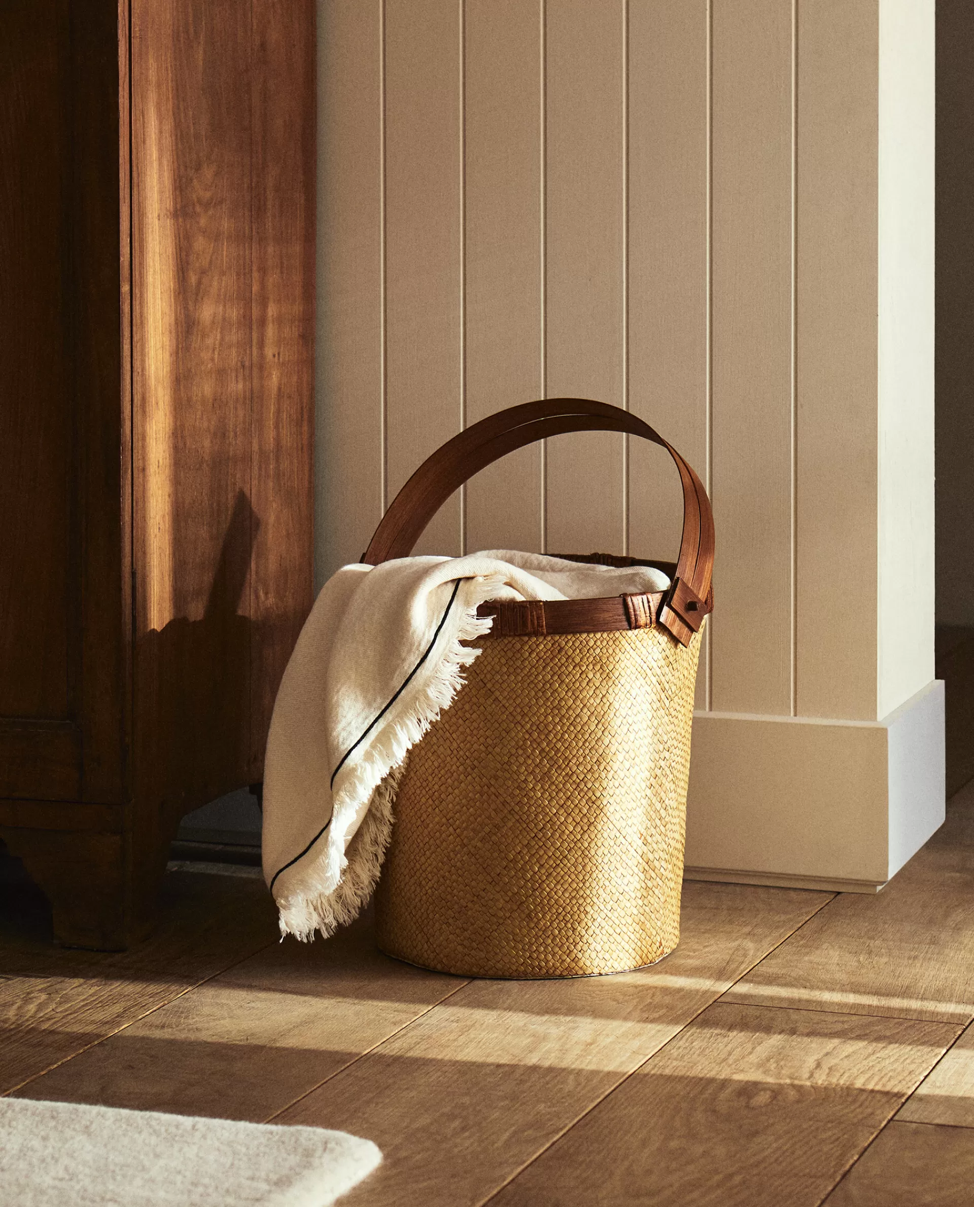 basket_with_handle_2-1.webp ZARA Home Basket With Handle Natural Colour Online