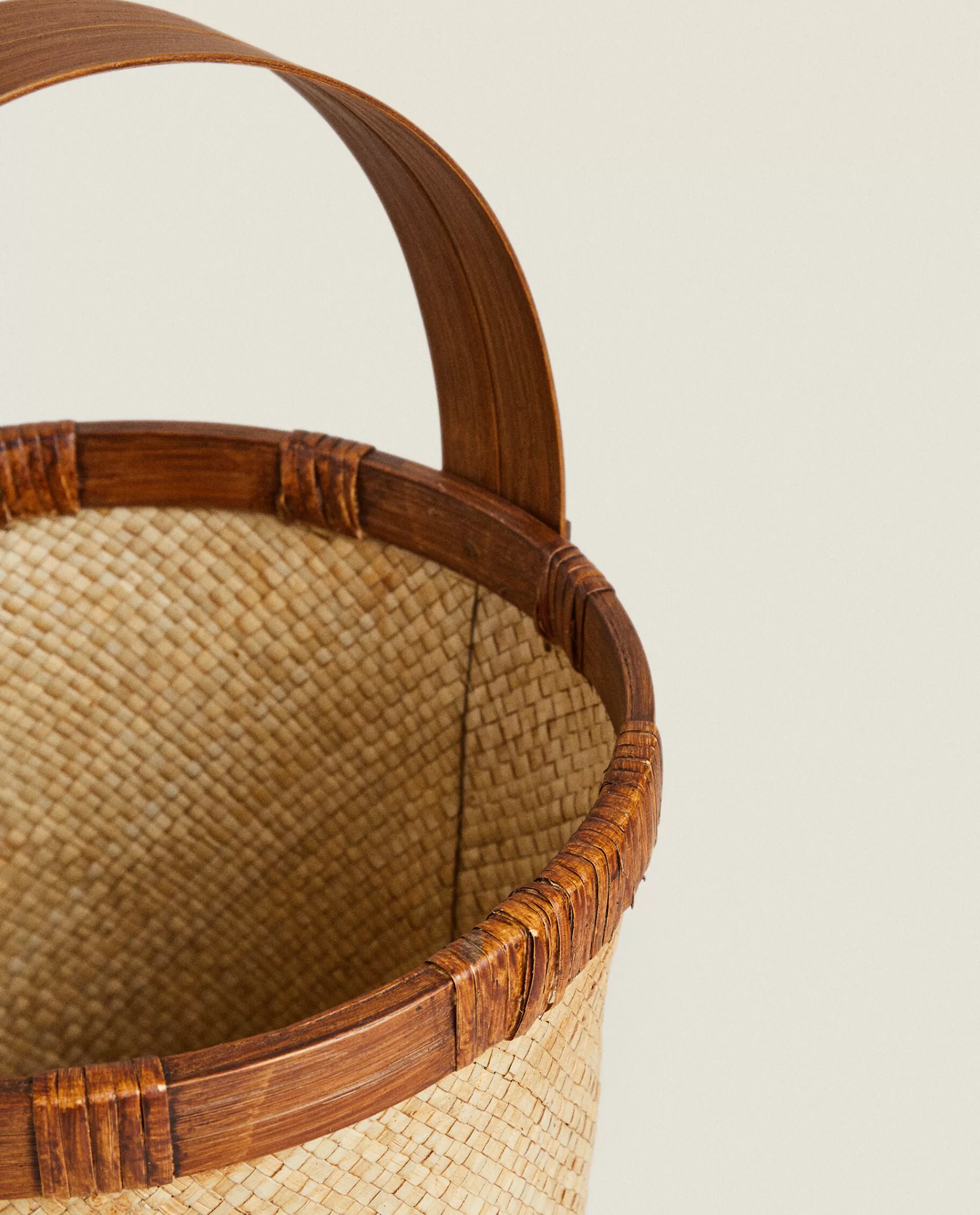 basket_with_handle_3-1.webp ZARA Home Basket With Handle Natural Colour Online