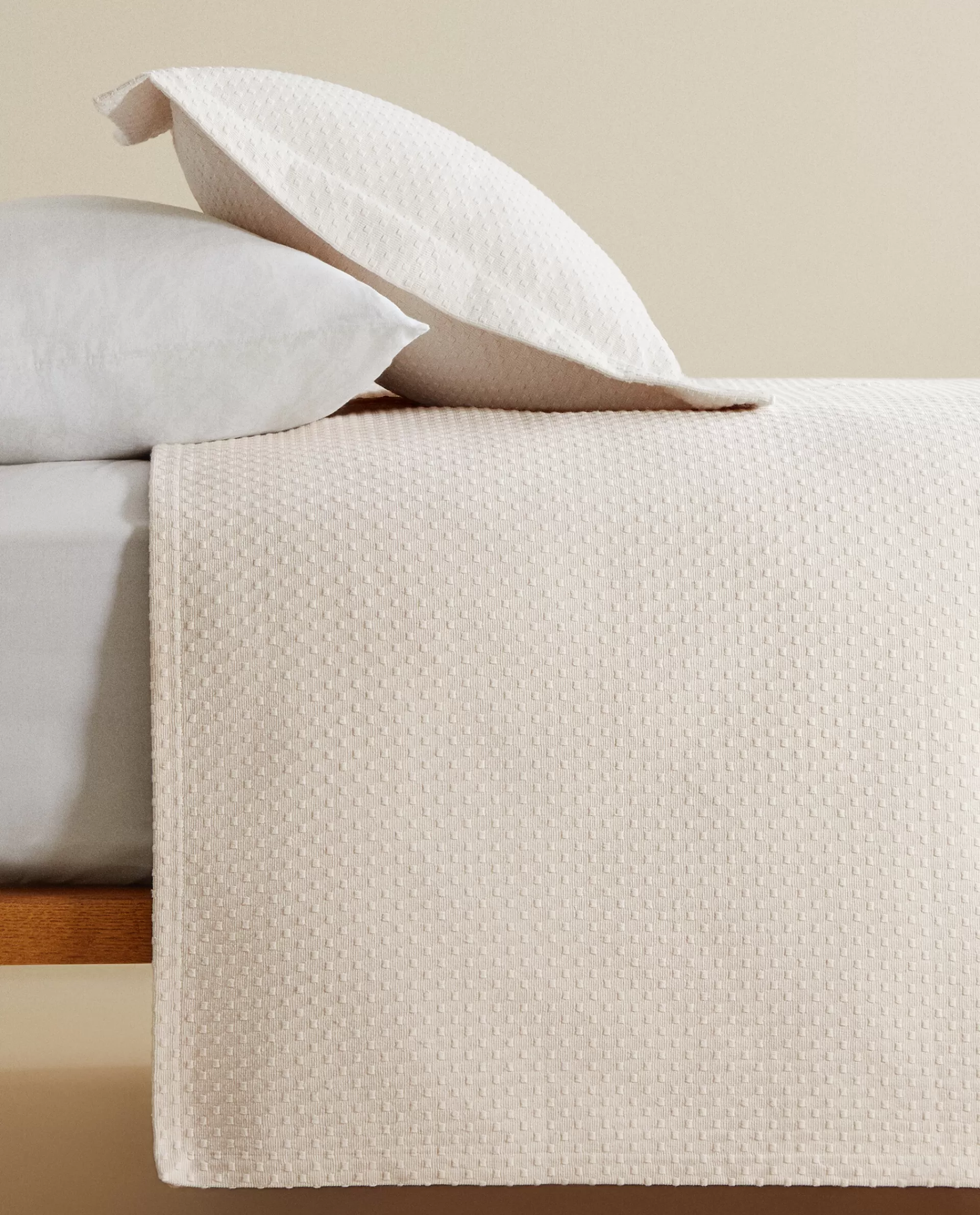 bedspread_with_polka_dot_design_4-3.webp ZARA Home Bedspread With Polka Dot Design Beige Cheap