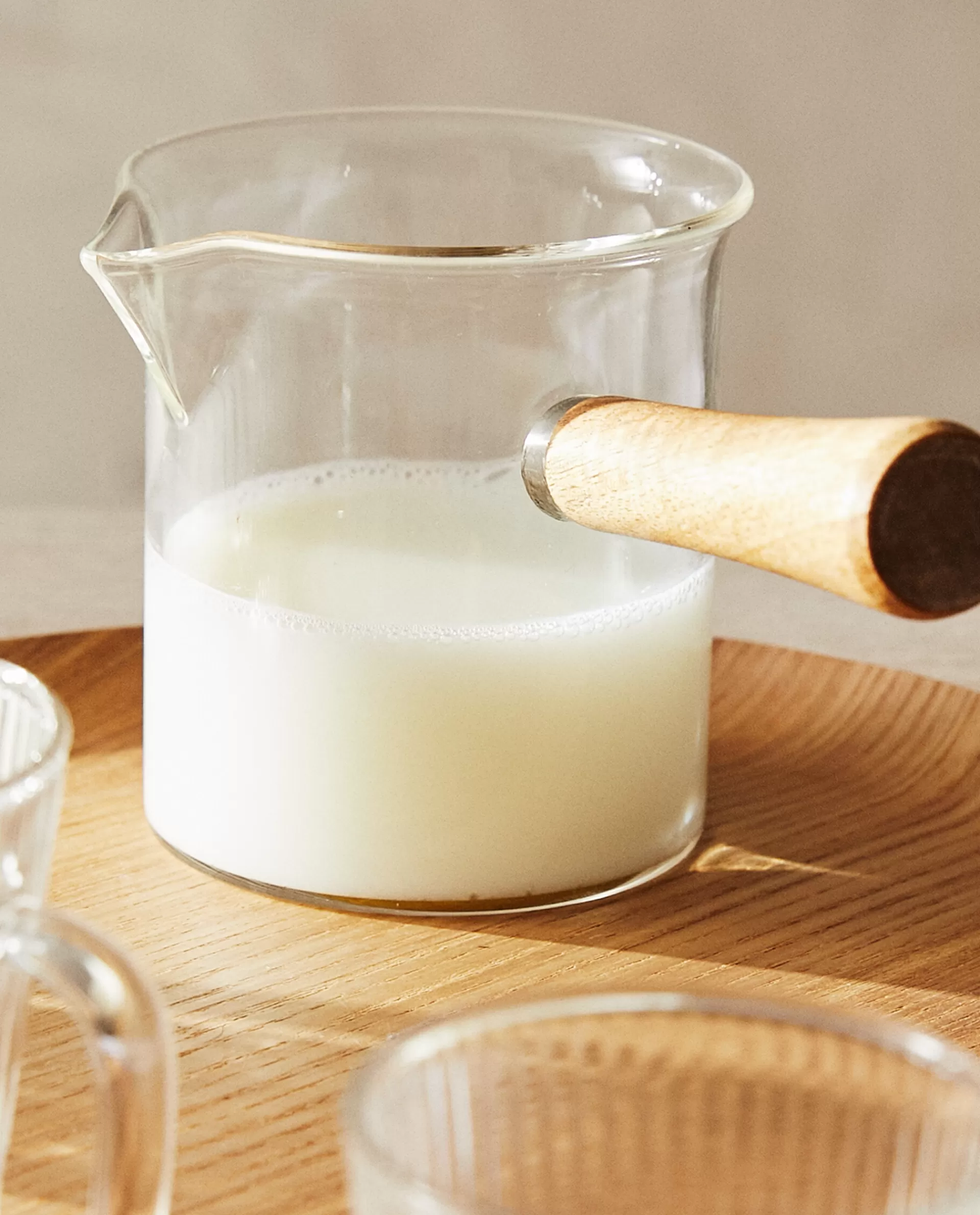 borosilicate_glass_and_wooden_milk_pitcher_2-1.webp ZARA Home Borosilicate Glass And Wooden Milk Pitcher Natural Colour Sale