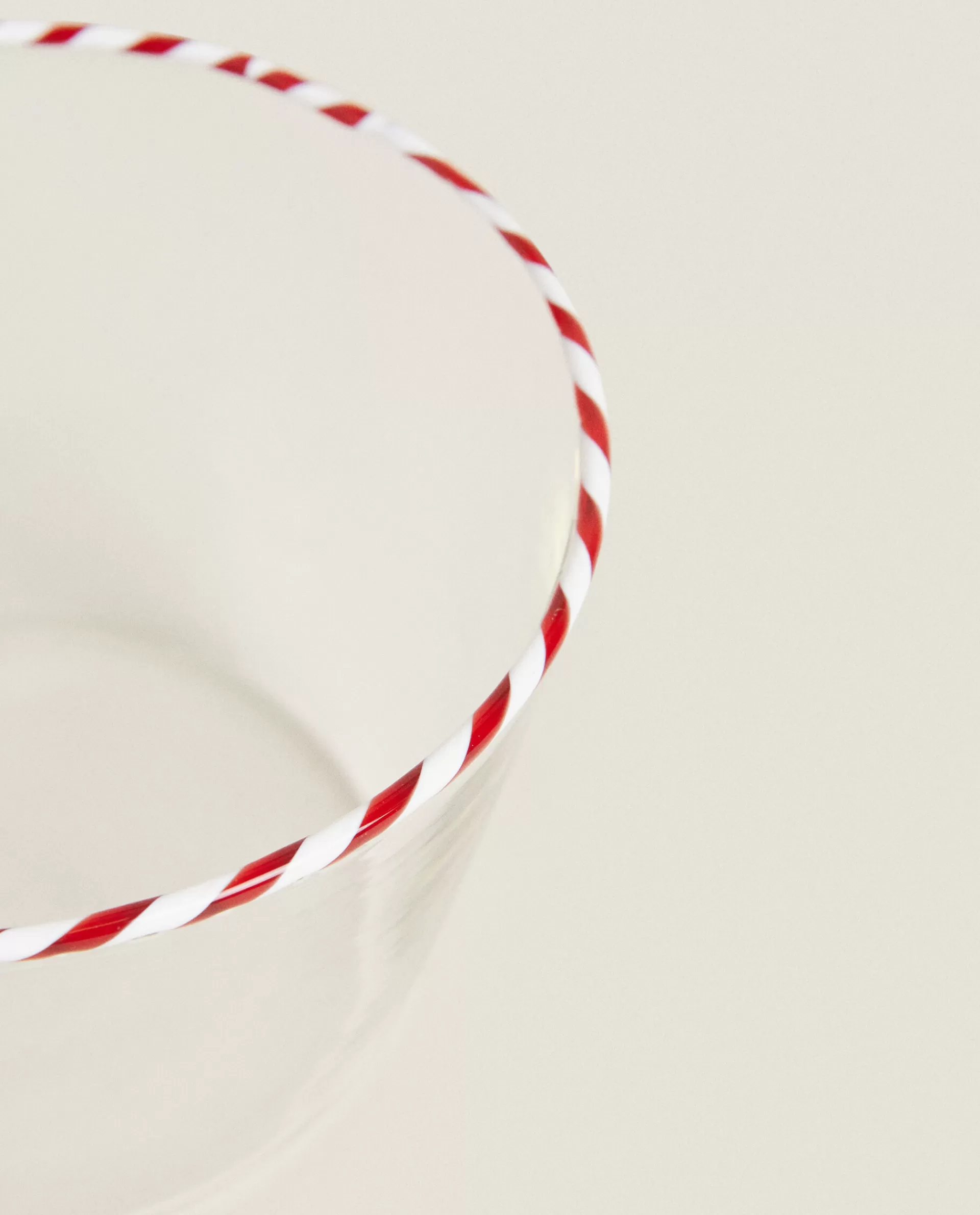 borosilicate_glass_bowl_with_a_candy_cane_trim_3-1.webp ZARA Home Borosilicate Glass Bowl With A Candy Cane Trim Red Cheap