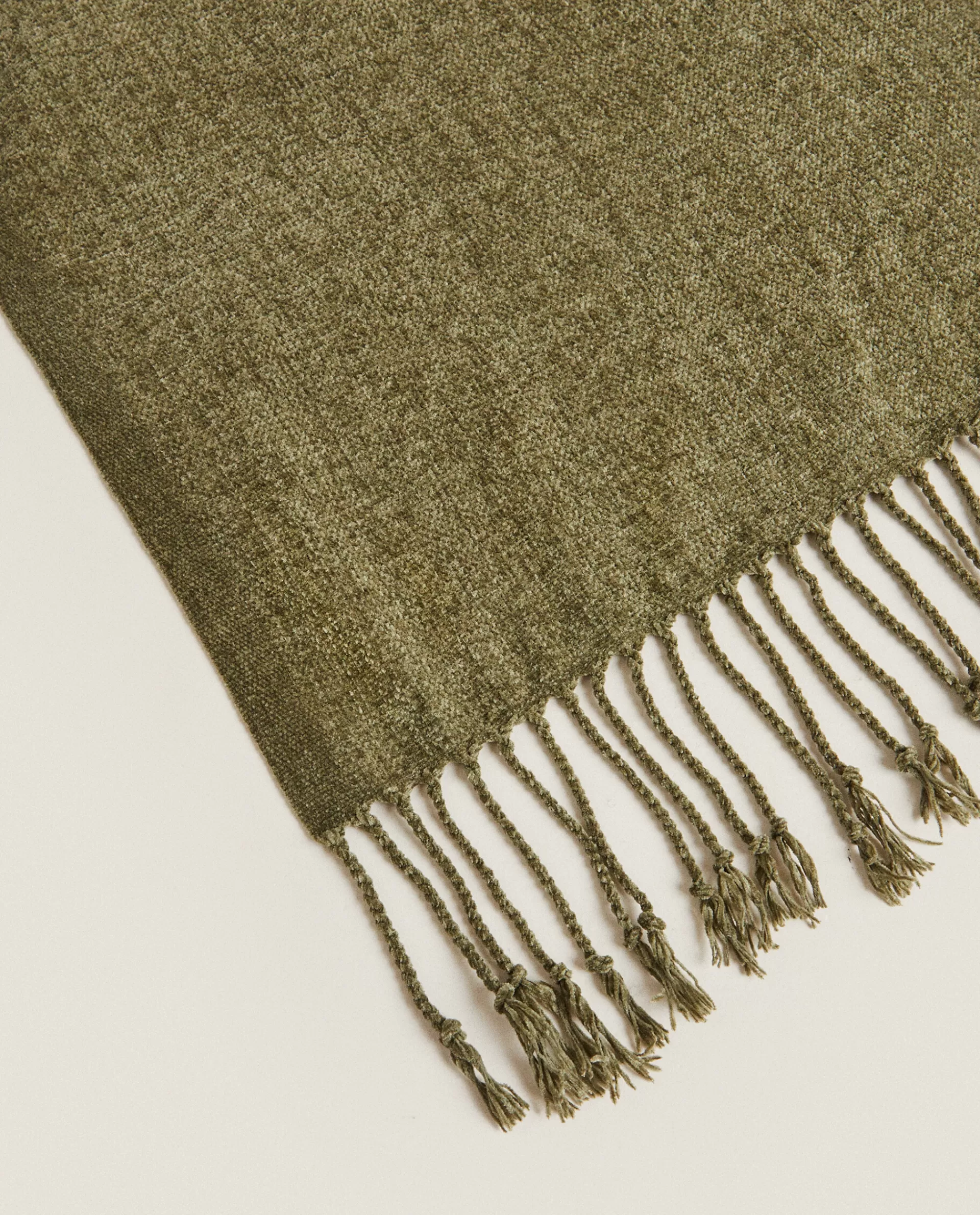 chenille_blanket_3-9.webp ZARA Home Chenille Blanket Moss Green Shop