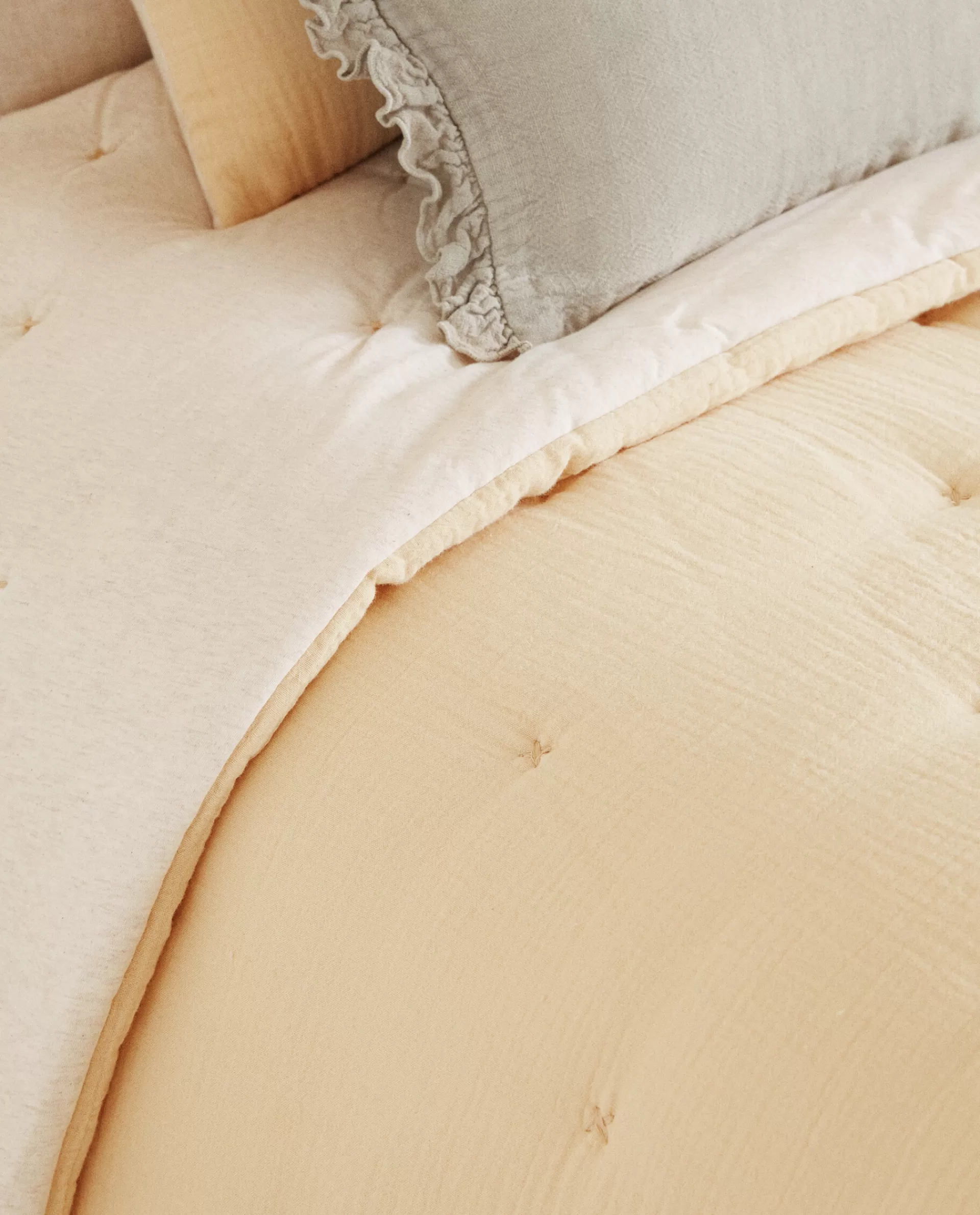 chiffon_and_cotton_jersey_quilt_3-1.webp ZARA Home Chiffon And Cotton Jersey Quilt Yellow New