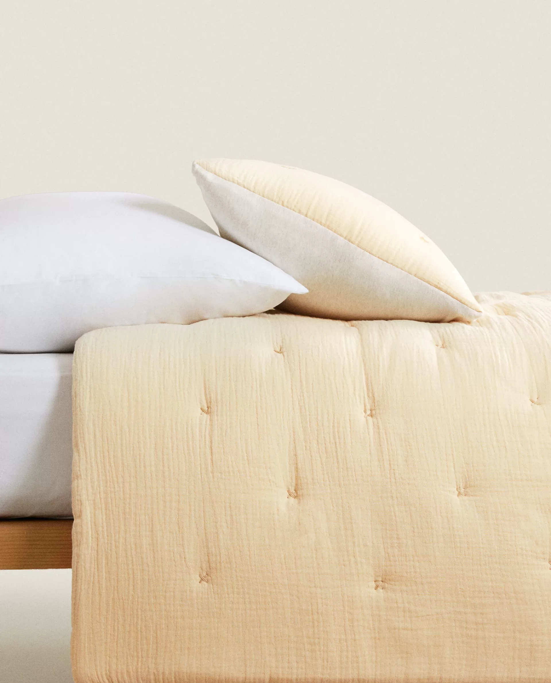 chiffon_and_cotton_jersey_quilt_4-1.webp ZARA Home Chiffon And Cotton Jersey Quilt Yellow New