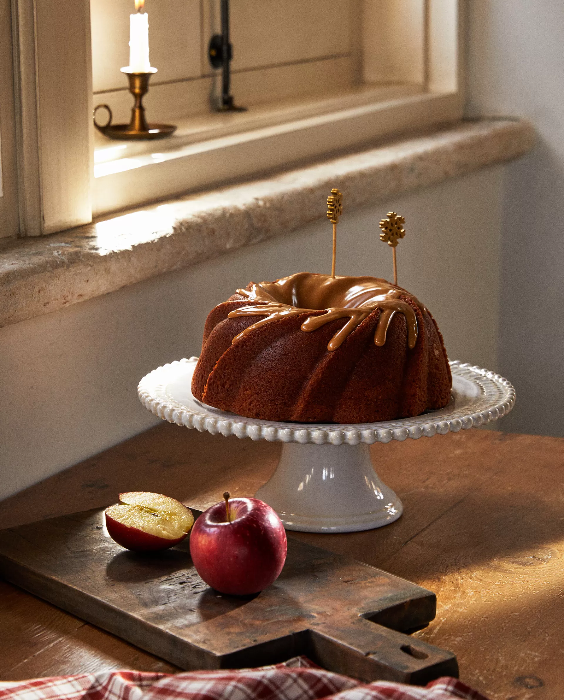 christmas_snowflake_stoneware_cake_dish_2-1.webp ZARA Home Christmas Snowflake Stoneware Cake Dish White Flash Sale