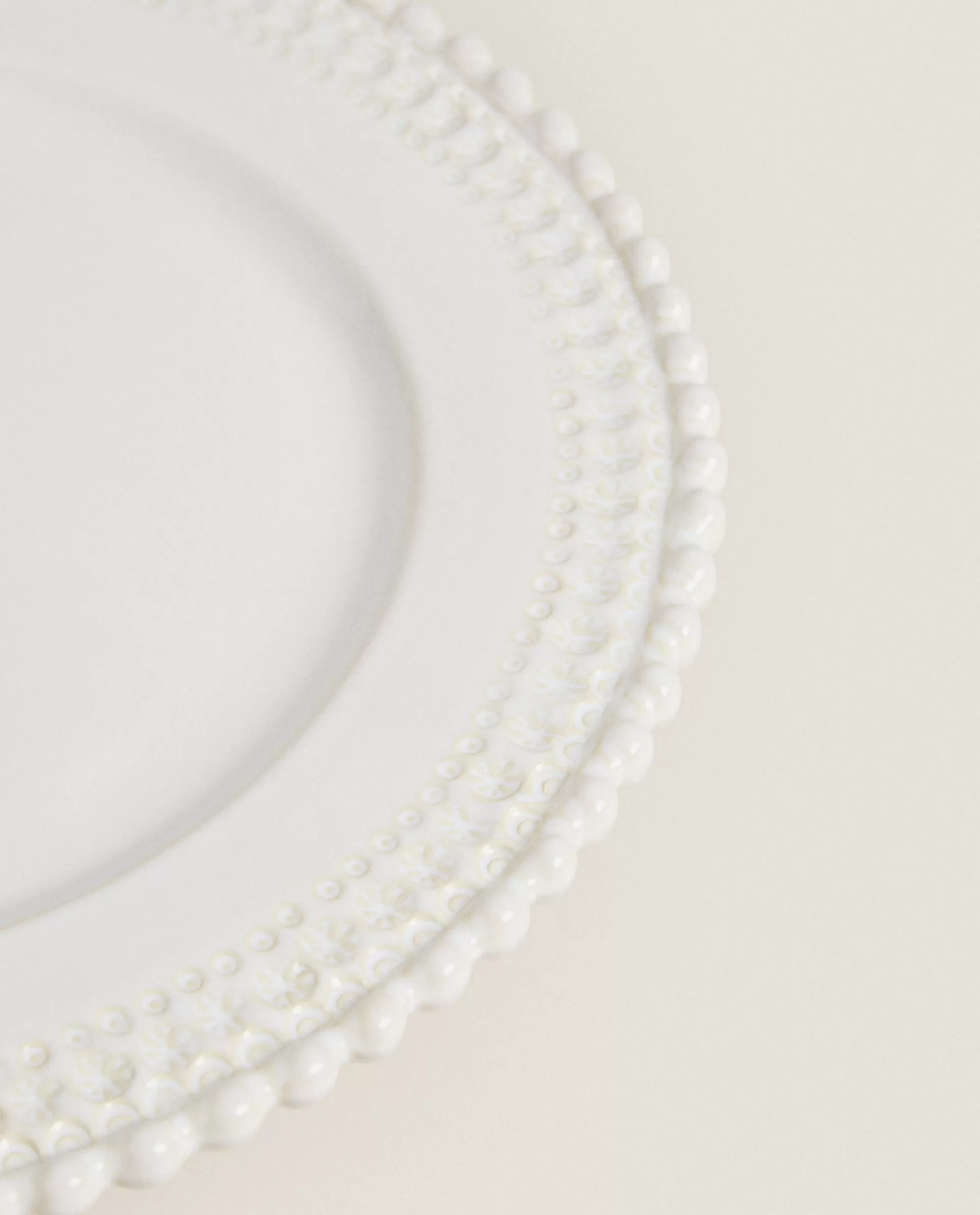 christmas_snowflake_stoneware_cake_dish_3-1.webp ZARA Home Christmas Snowflake Stoneware Cake Dish White Flash Sale