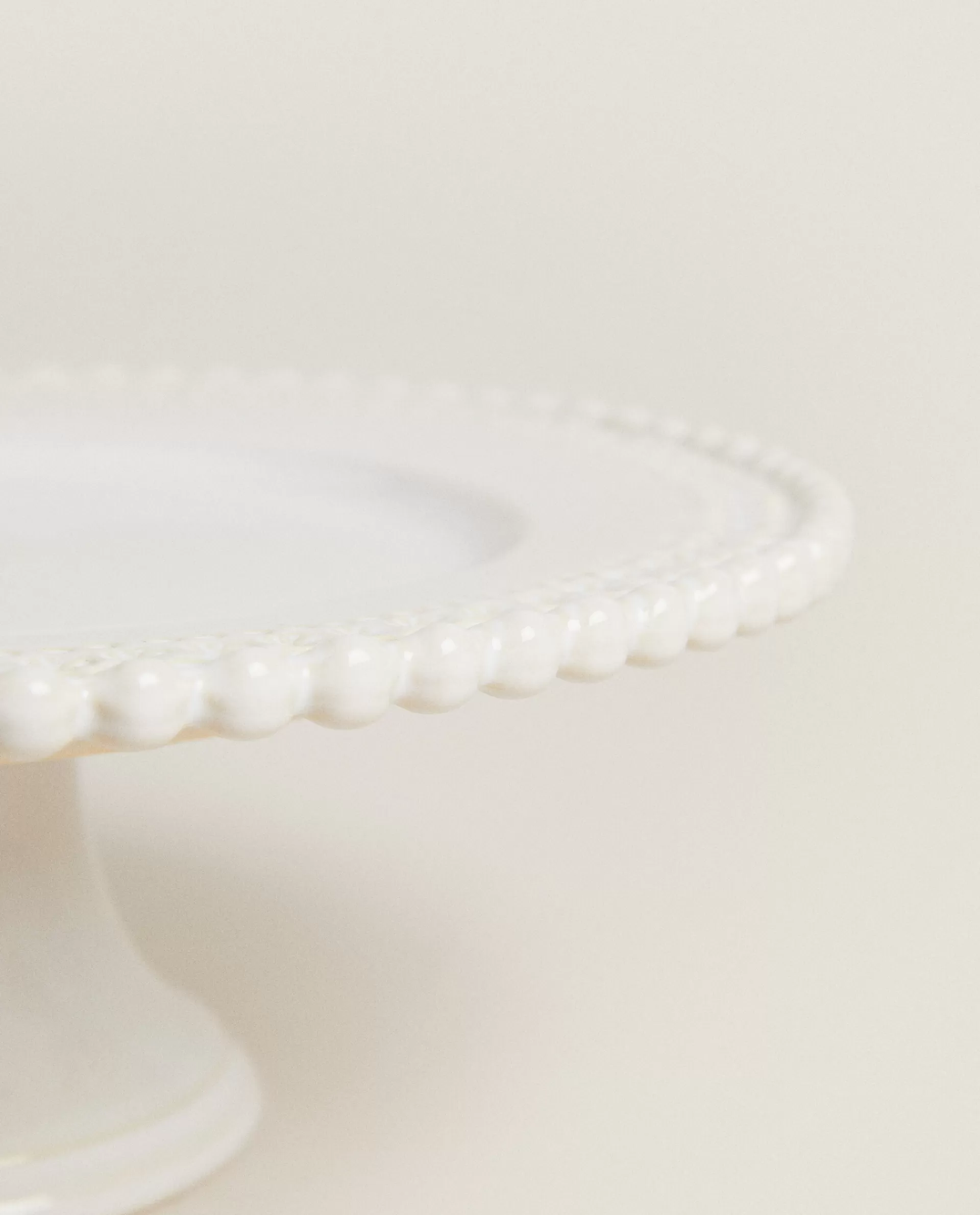 christmas_snowflake_stoneware_cake_dish_4-1.webp ZARA Home Christmas Snowflake Stoneware Cake Dish White Flash Sale