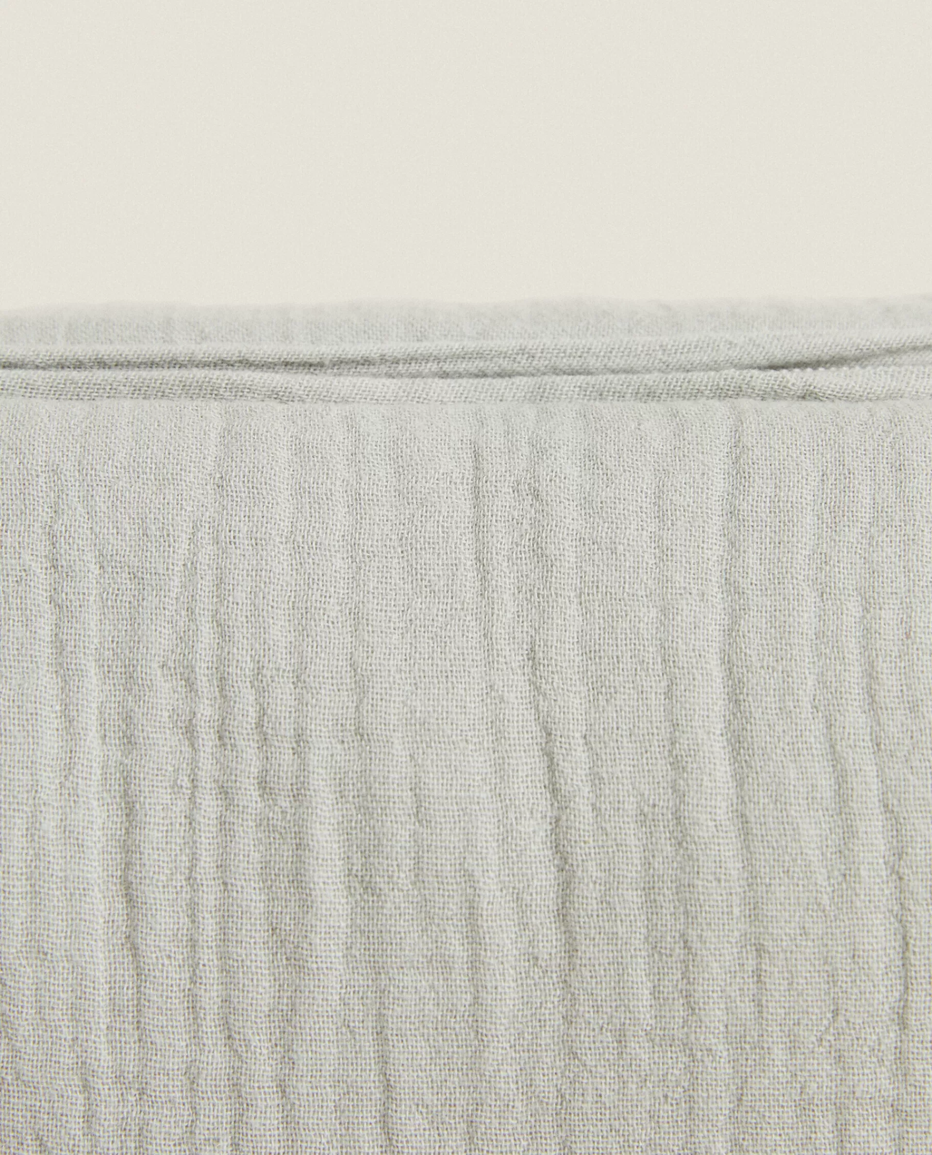 cotton_chiffon_clover_cosmetic_bag_4-3.webp ZARA Home Cotton Chiffon Clover Cosmetic Bag Grey Online