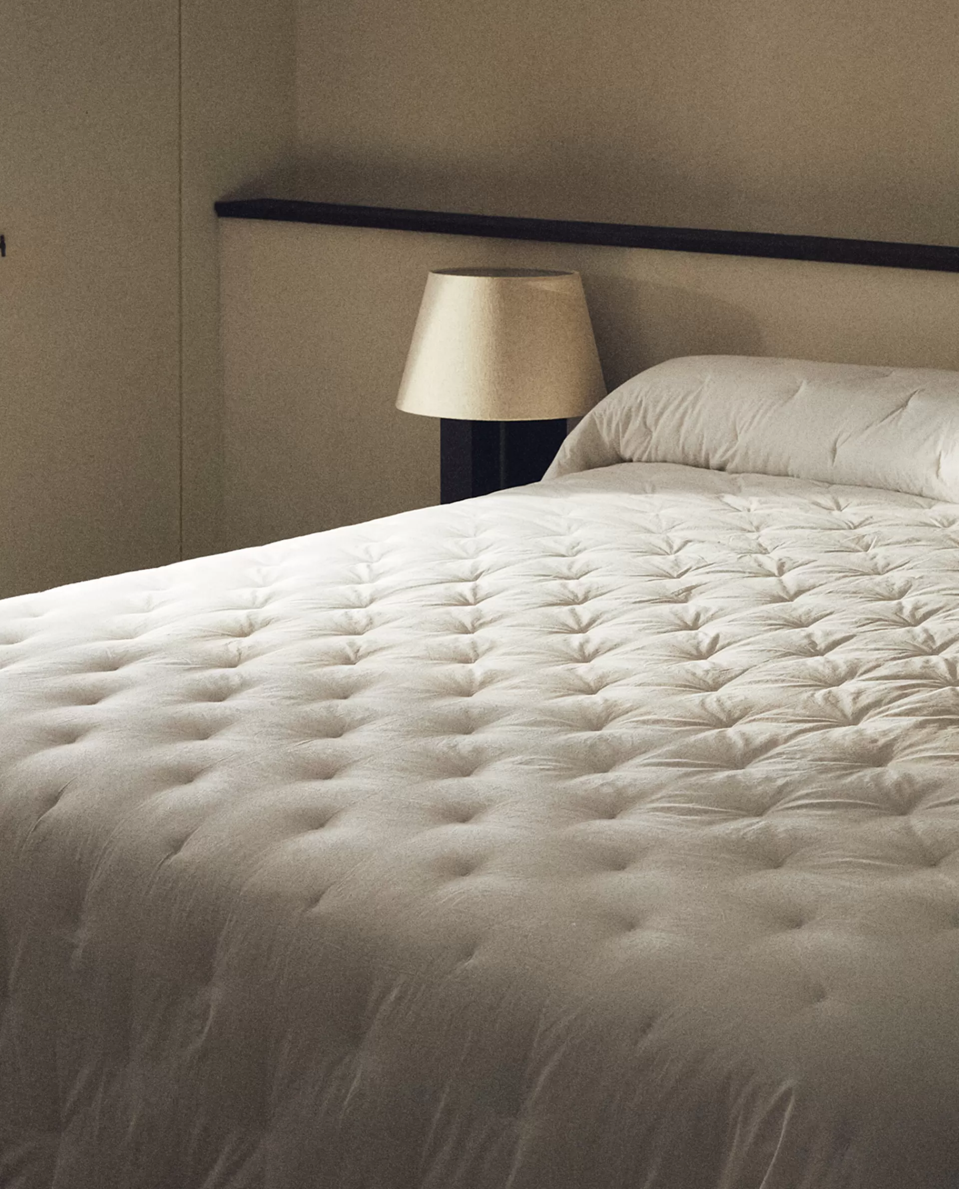 dotted_quilt_2-7.webp ZARA Home Dotted Quilt White Store