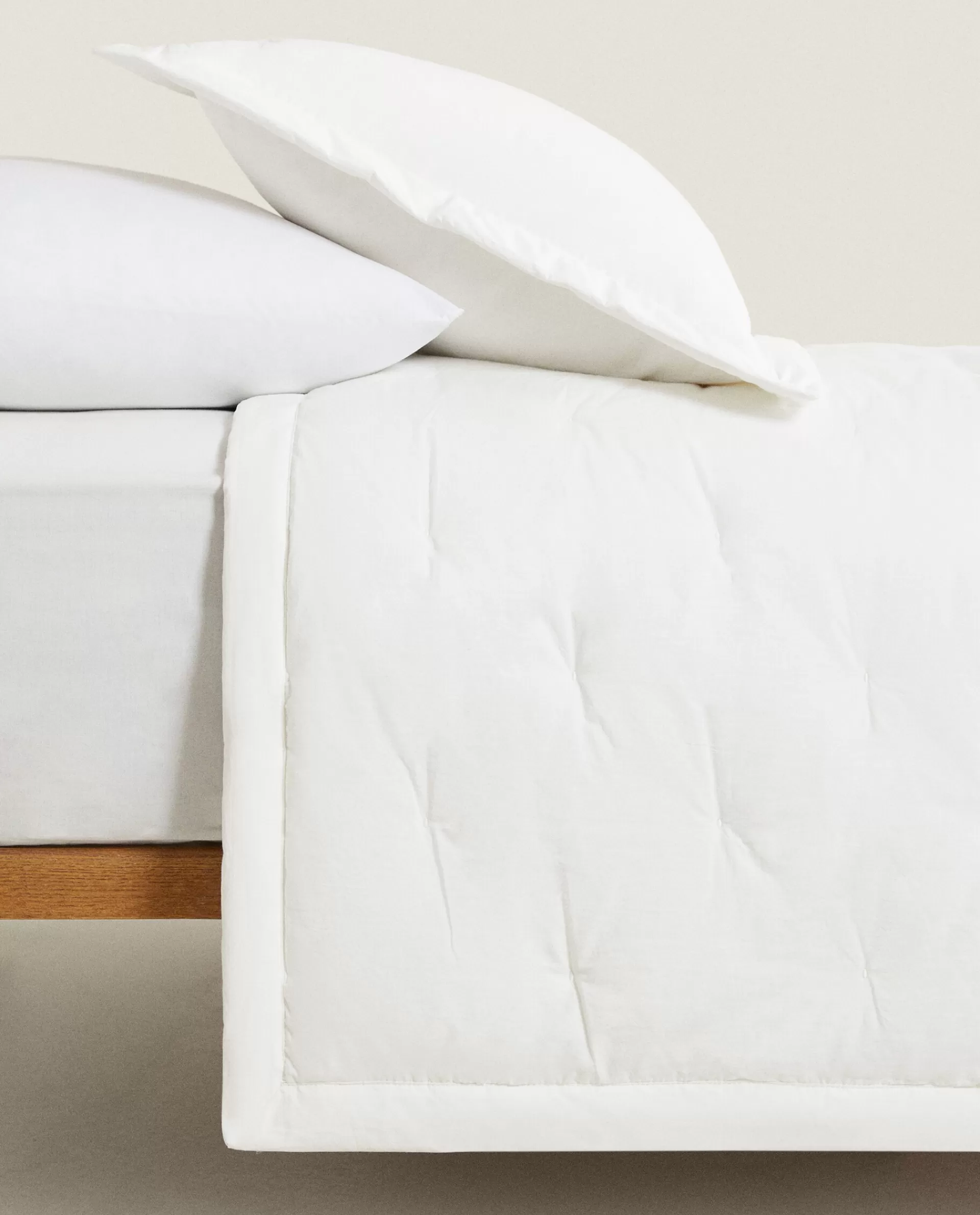 dotted_quilt_4-7.webp ZARA Home Dotted Quilt White Store