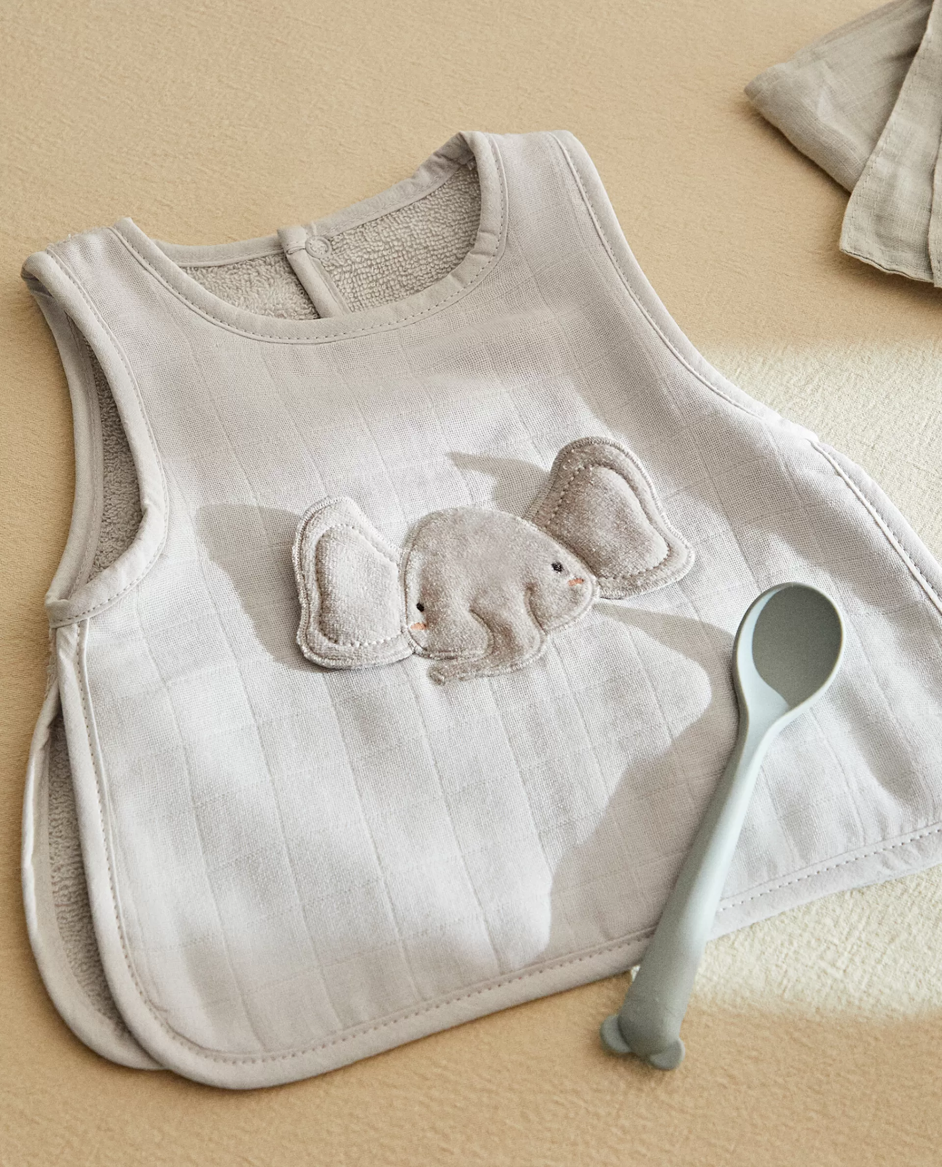 elephant_cotton_terrycloth_bib_2-1.webp ZARA Home Elephant Cotton Terrycloth Bib Grey Best