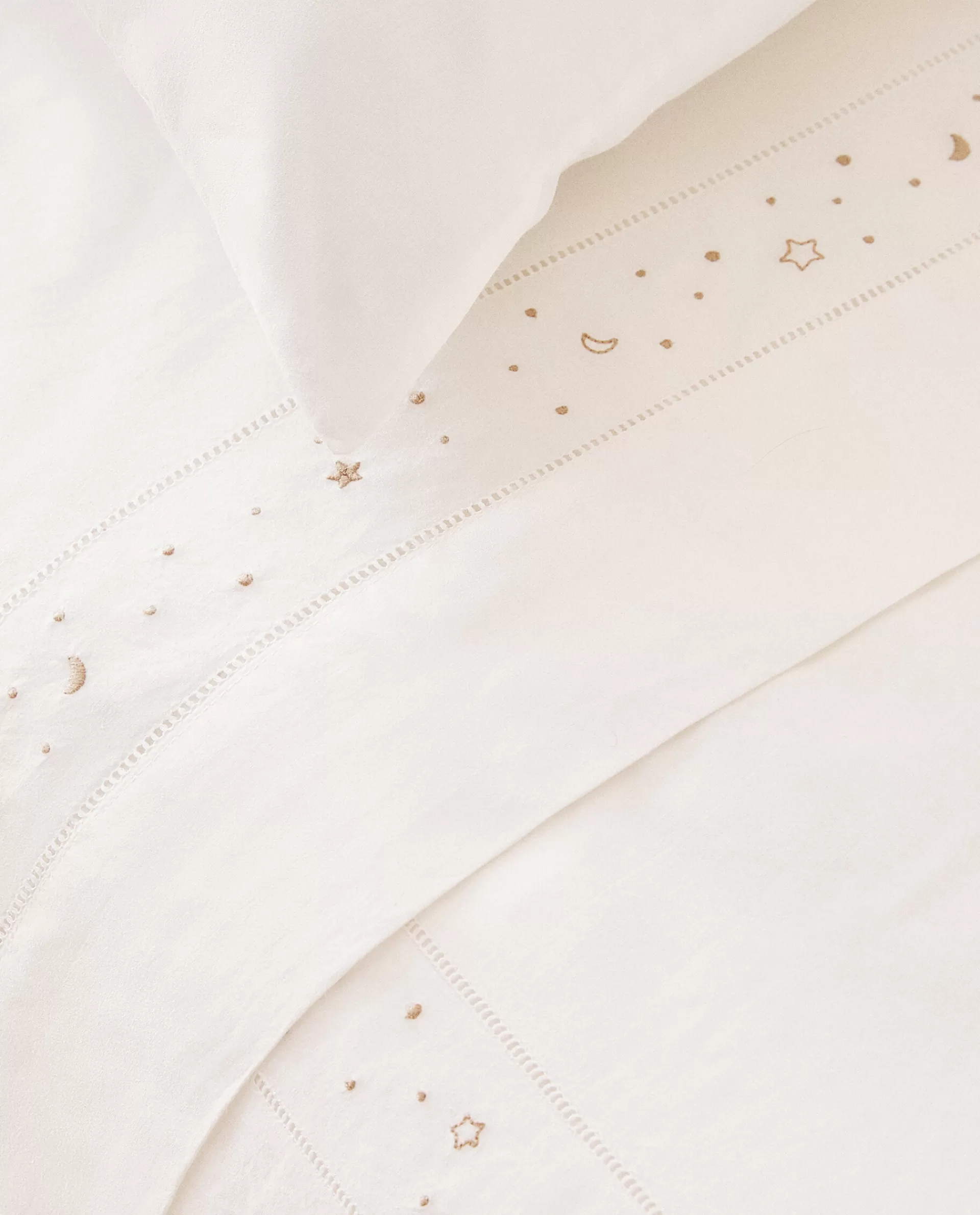 embroidered_moons_and_stars_flat_sheet_2-1.webp ZARA Home Embroidered Moons And Stars Flat Sheet Taupe Clearance