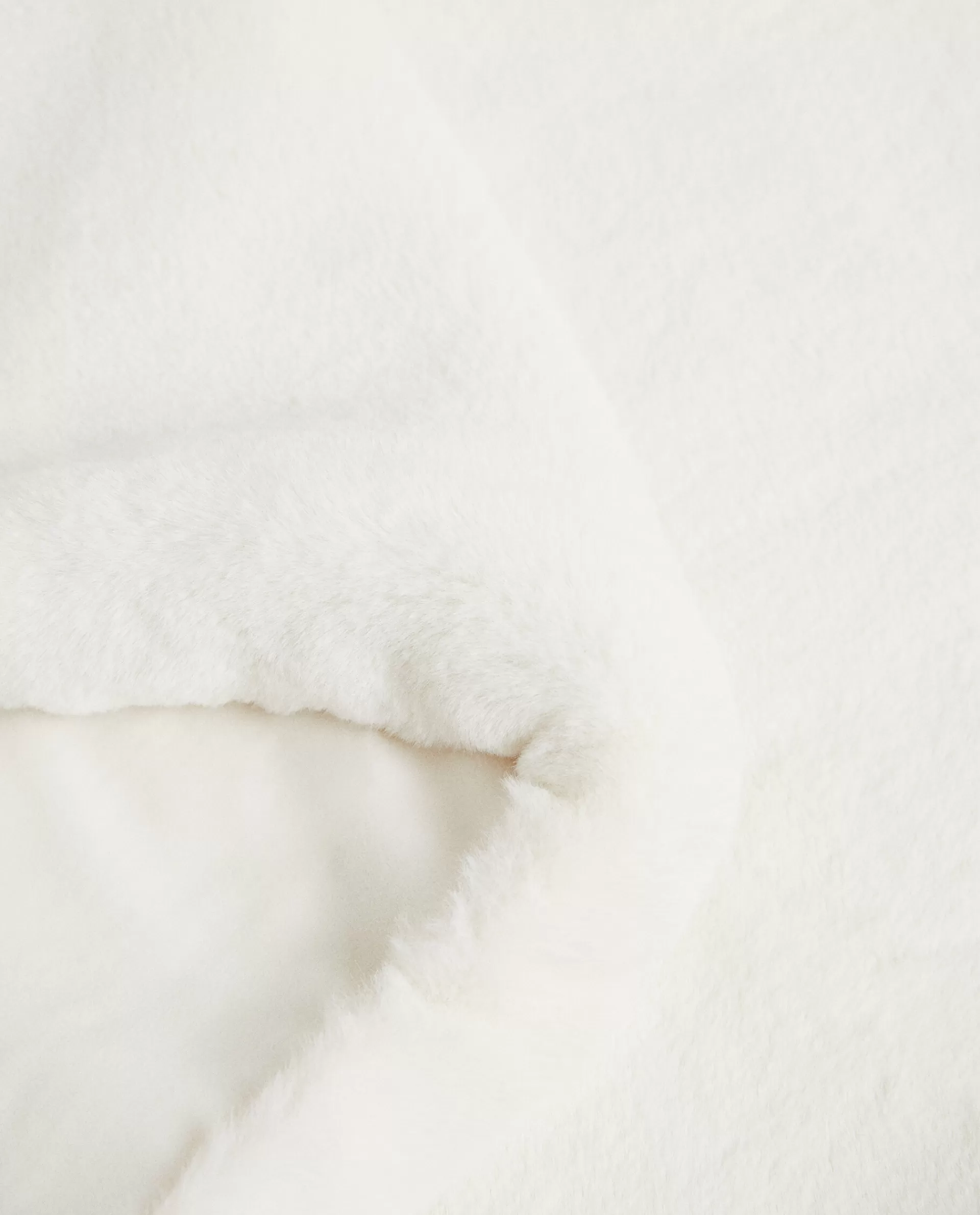 faux_fur_blanket_4-10.webp ZARA Home Faux Fur Blanket Cream Discount