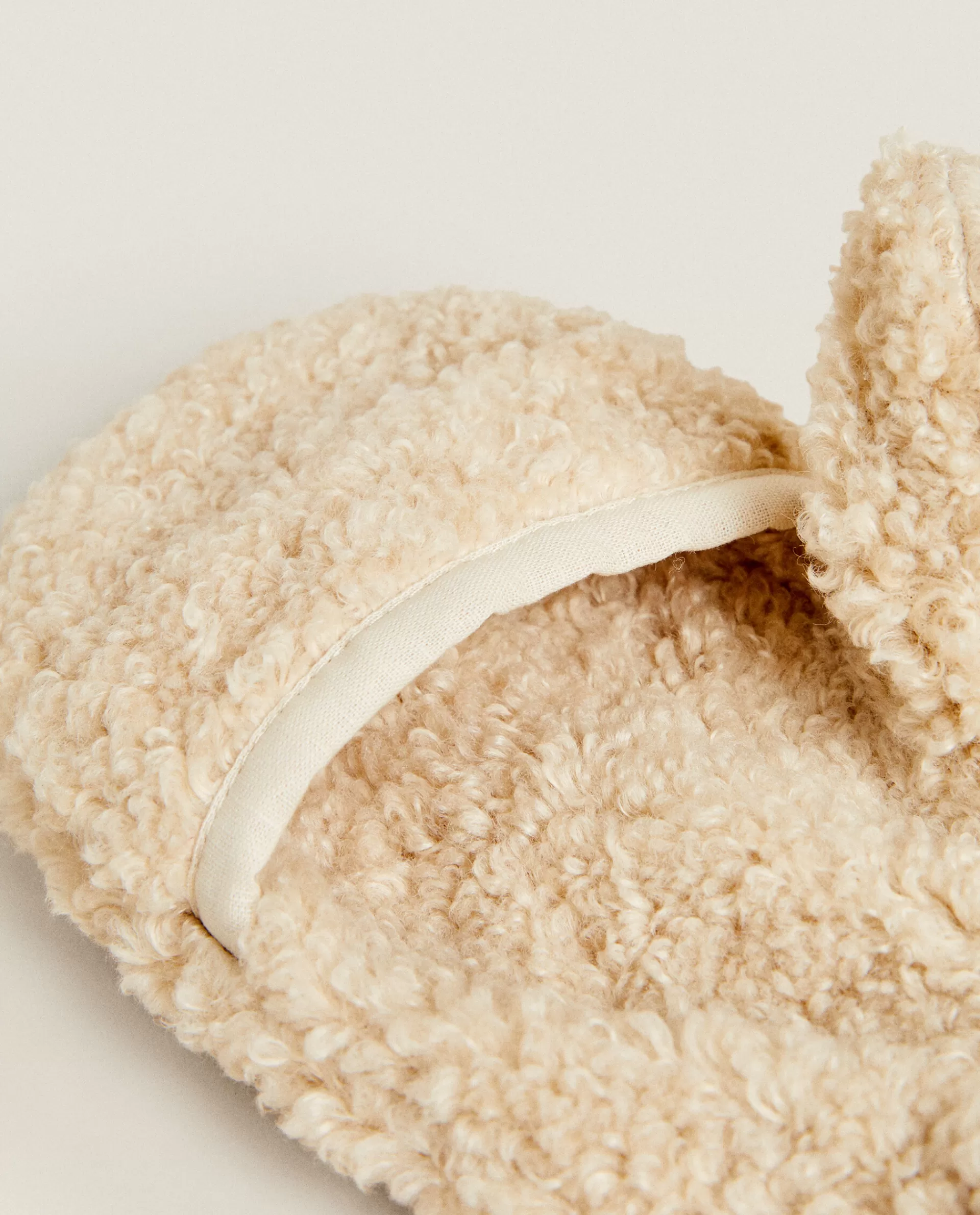 faux_shearling_mittens_4-1.webp ZARA Home Faux Shearling Mittens Beige Cheap