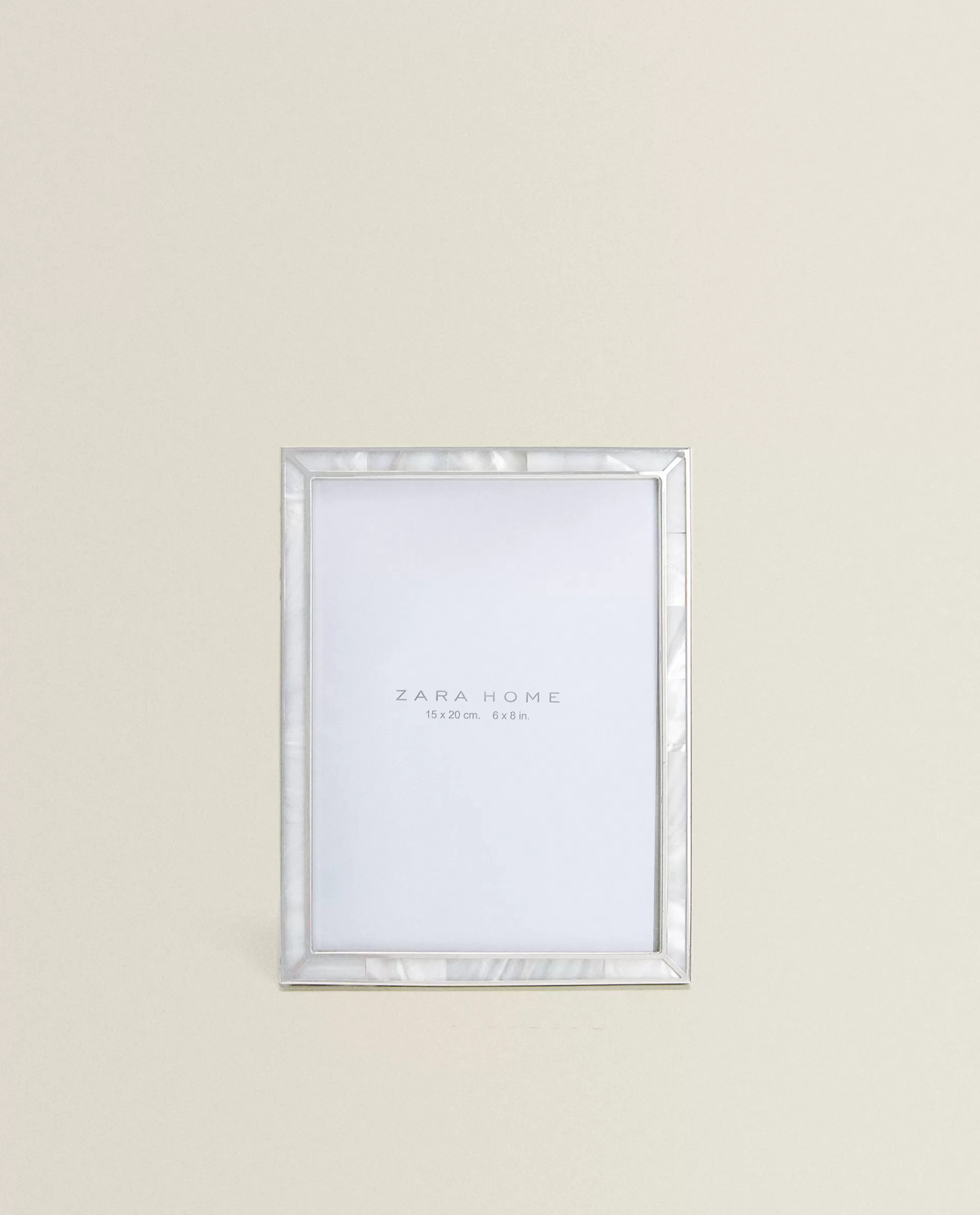 fineedge_motherofpearl_frame_3-1.webp ZARA Home Fine-Edge Mother-Of-Pearl Frame White Shop