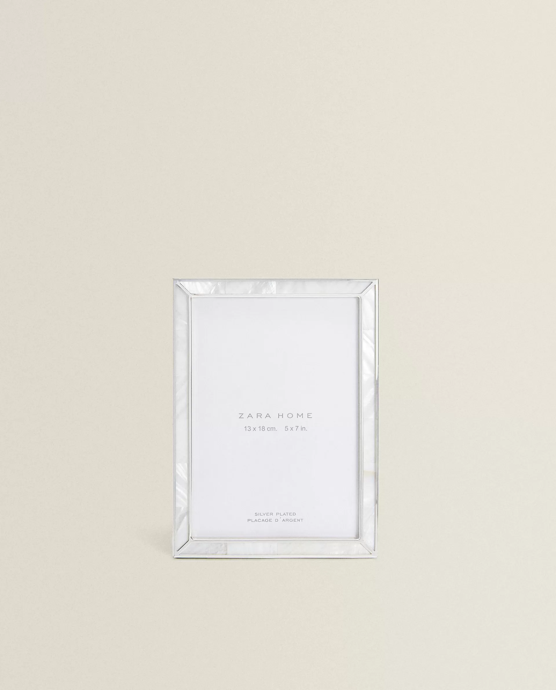 fineedge_motherofpearl_frame_4-1.webp ZARA Home Fine-Edge Mother-Of-Pearl Frame White Shop