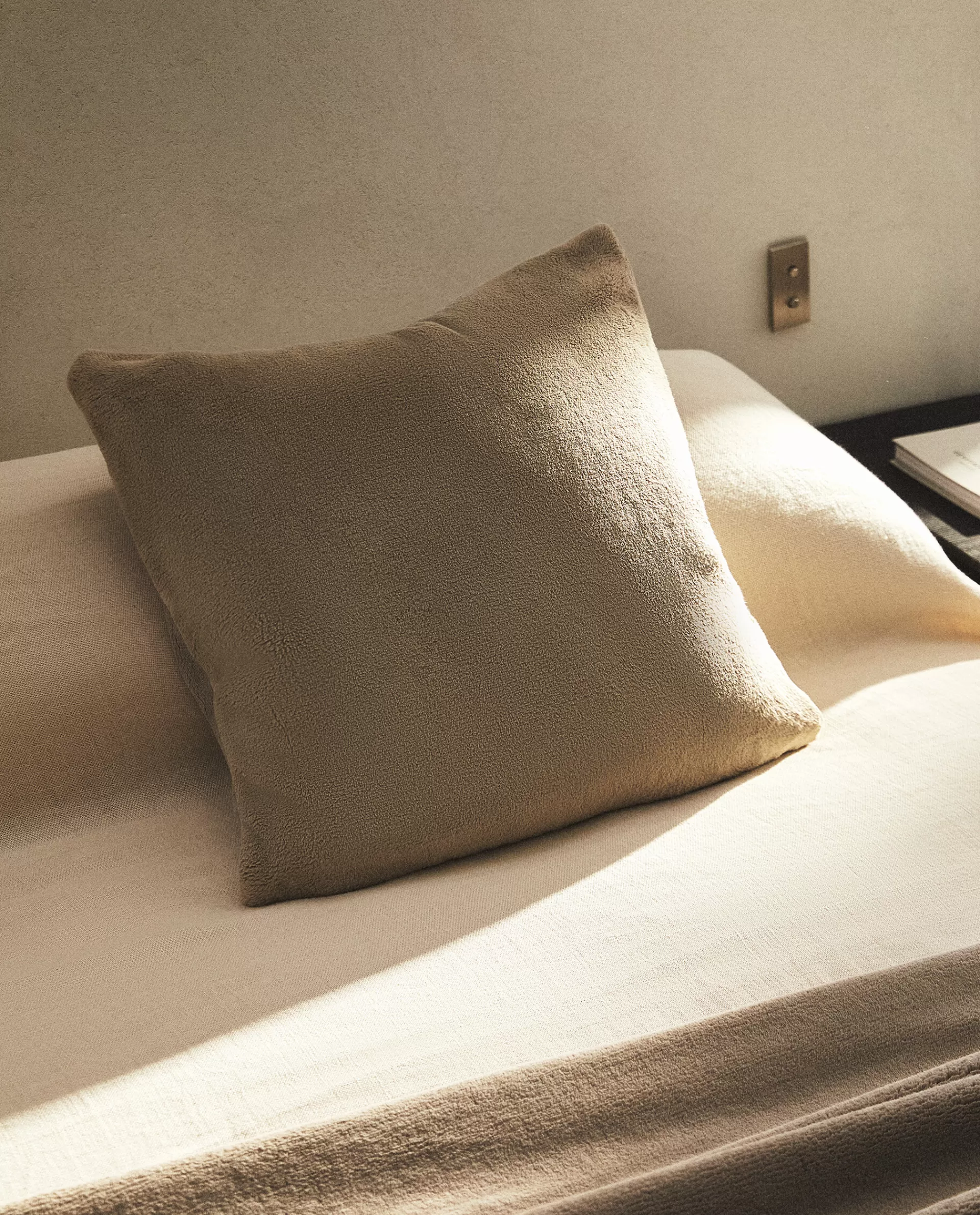 fleece_throw_pillow_cover_2-5.webp ZARA Home Fleece Throw Pillow Cover Grey Flash Sale