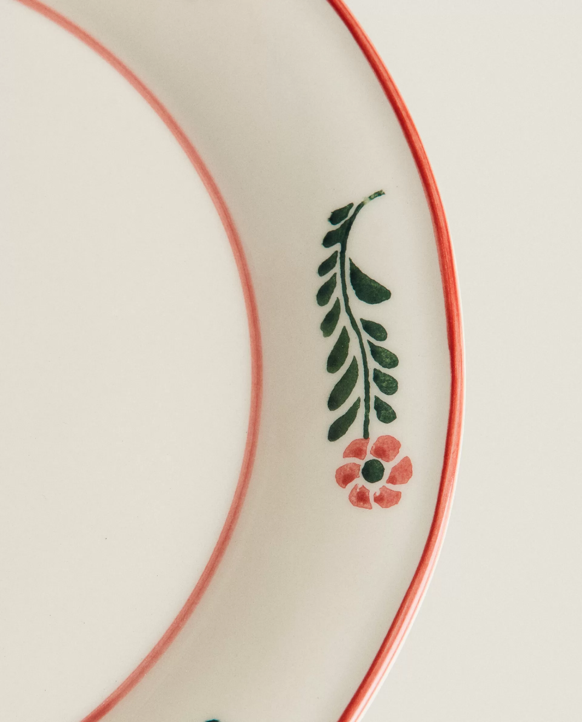 floral_earthenware_dinner_plate_3-5.webp ZARA Home Floral Earthenware Dinner Plate Cream Online