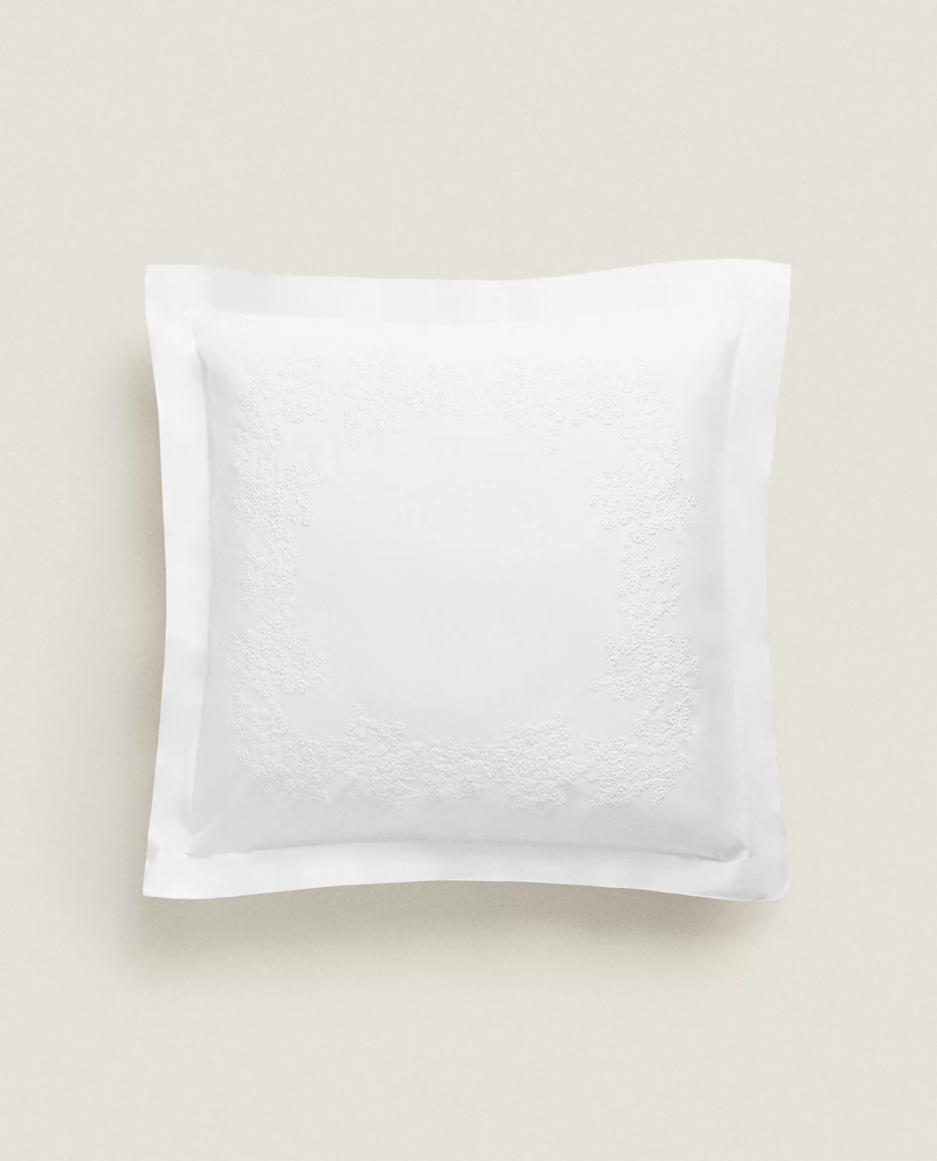floral_embroidery_pillowcase_3-1.webp ZARA Home Floral Embroidery Pillowcase White Hot