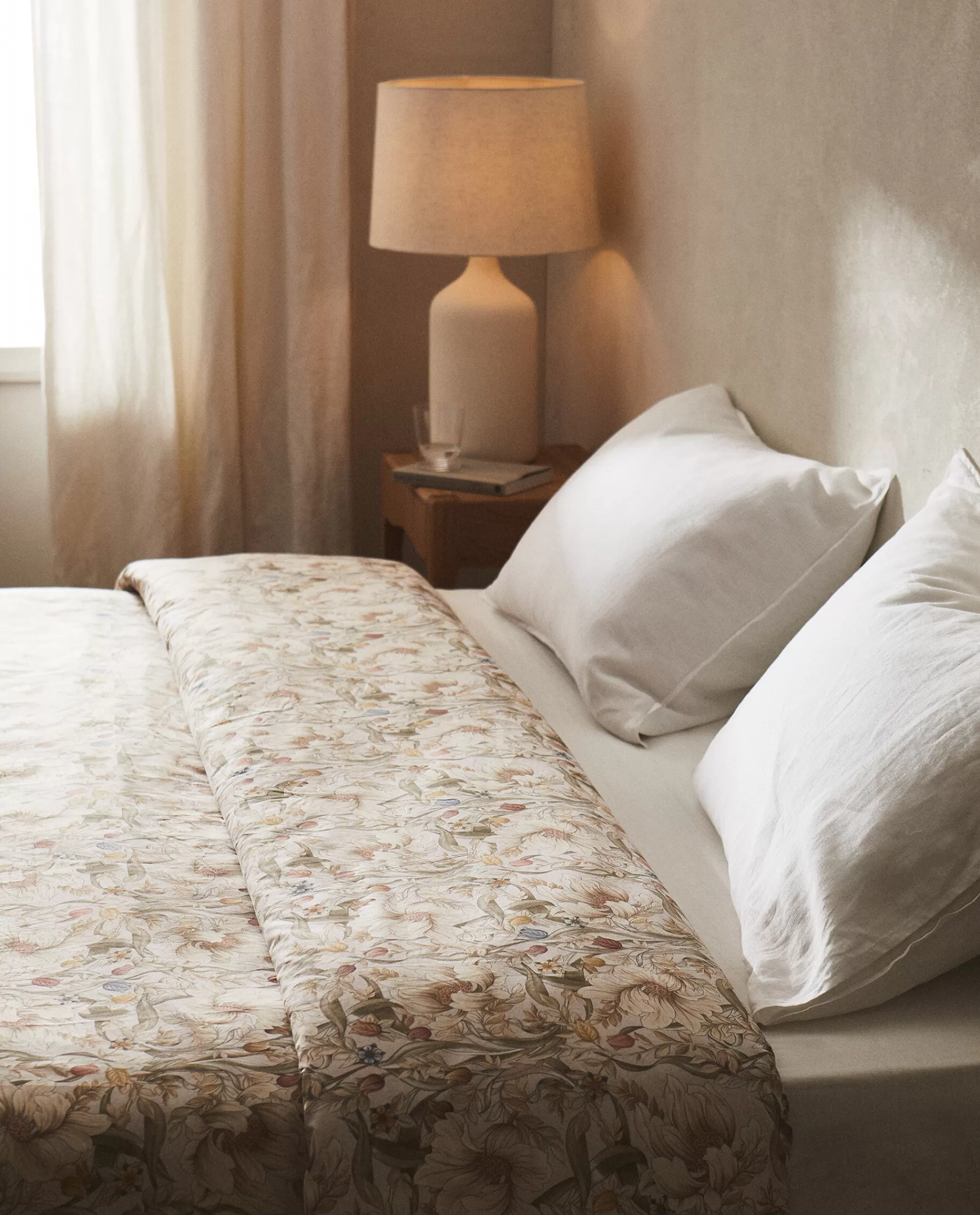 floral_print_duvet_cover_2-12.webp ZARA Home Floral Print Duvet Cover Oyster White Hot