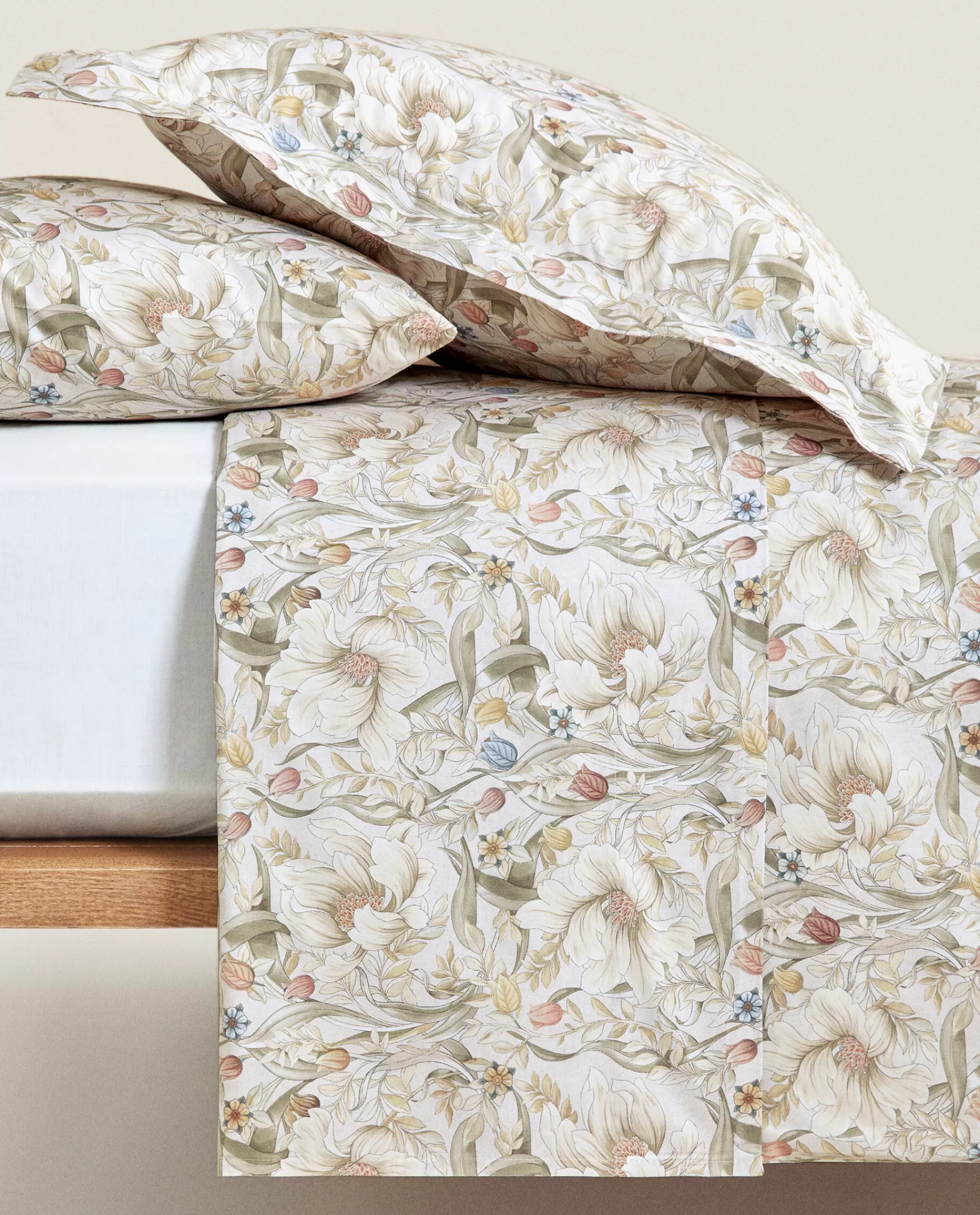 floral_print_duvet_cover_3-12.webp ZARA Home Floral Print Duvet Cover Oyster White Hot