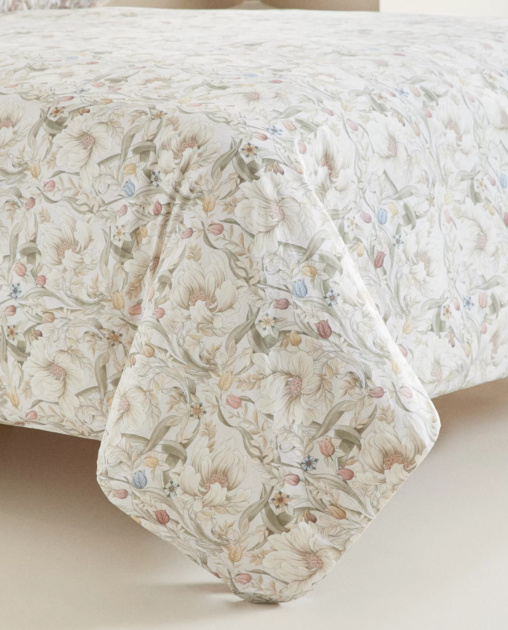 floral_print_duvet_cover_4-12.webp ZARA Home Floral Print Duvet Cover Oyster White Hot