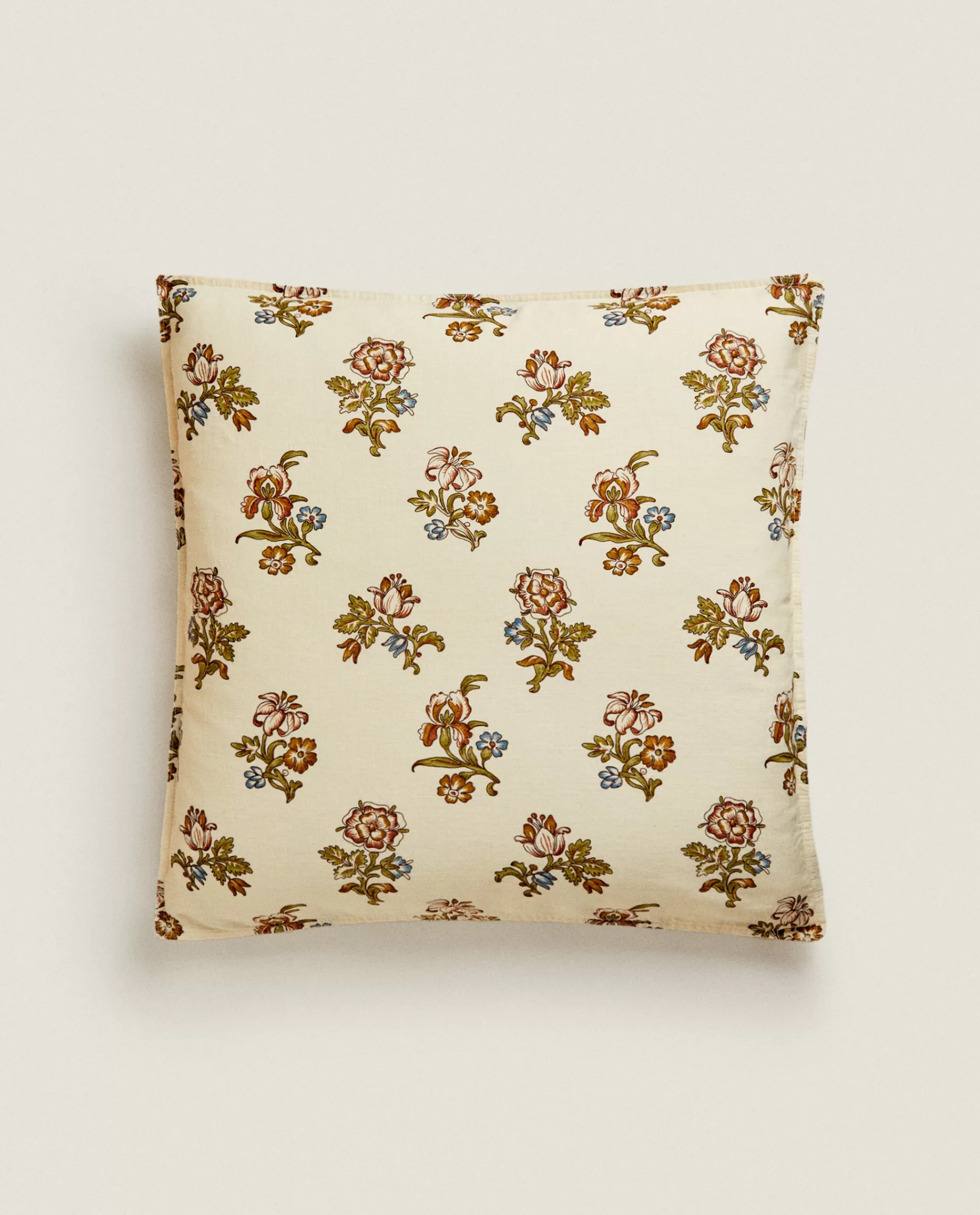 floral_print_pillowcase_3-11.webp ZARA Home Floral Print Pillowcase Sand Shop