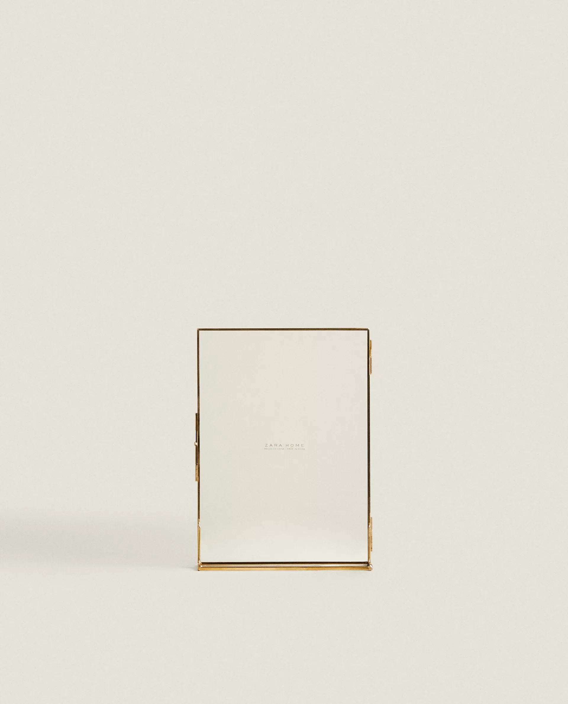 gold_frame_3-3.webp ZARA Home Gold Frame Golden Store