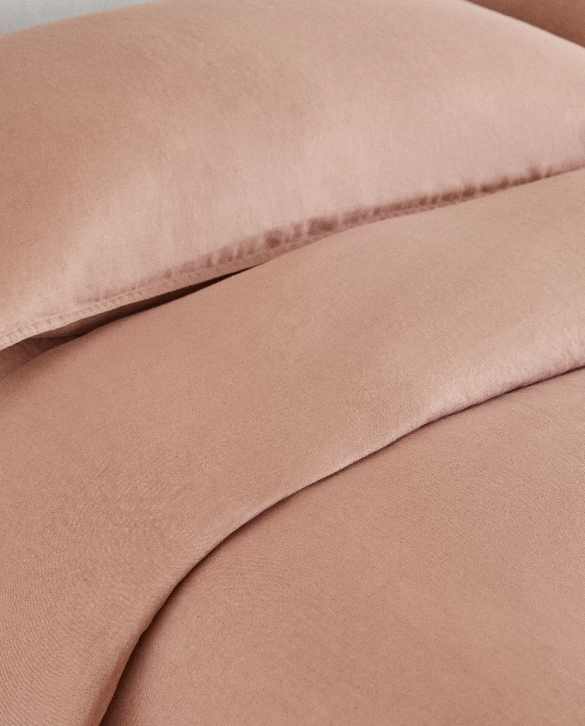 gsm_washed_linen_fitted_sheet_3-11.webp ZARA Home (140 Gsm) Washed Linen Fitted Sheet Pink Outlet