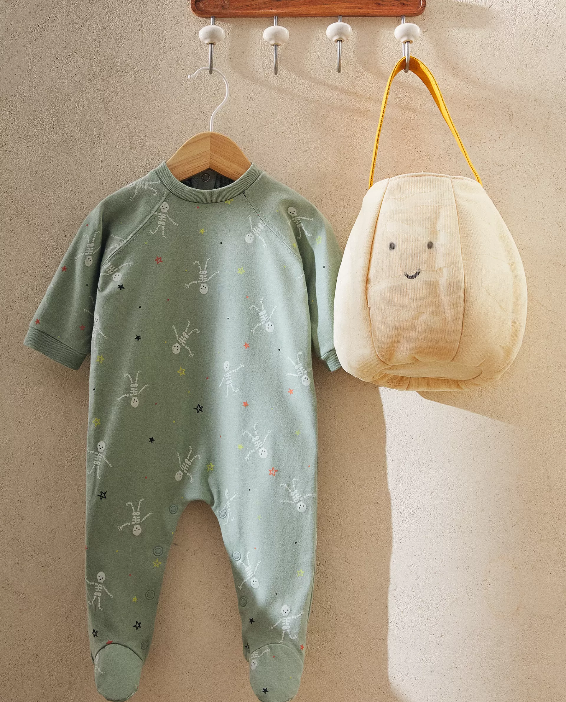 halloween_baby_romper_with_skeletons_2-1.webp ZARA Home Halloween Baby Romper With Skeletons Green Fashion