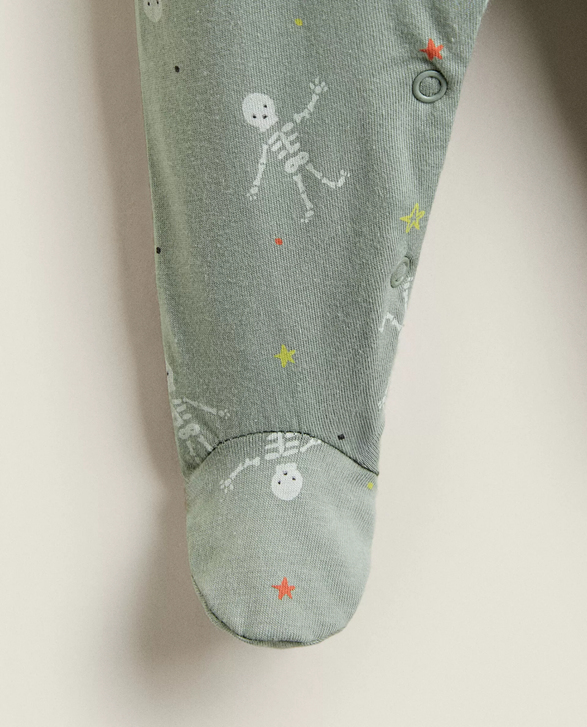 halloween_baby_romper_with_skeletons_4-1.webp ZARA Home Halloween Baby Romper With Skeletons Green Fashion