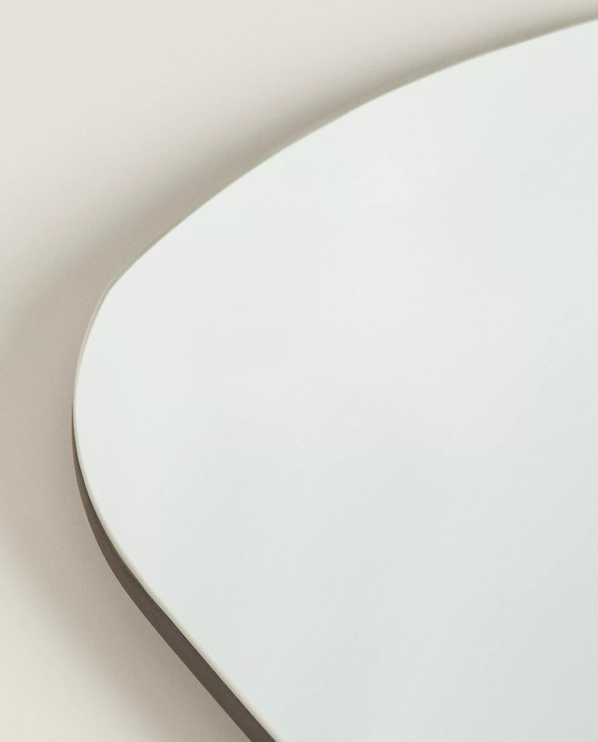 irregularshaped_mirror_3-2.webp ZARA Home Irregular-Shaped Mirror Transparent Clearance