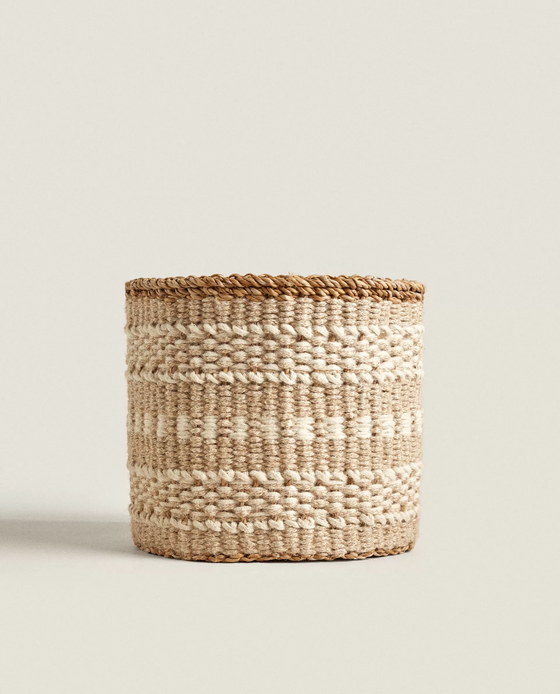 jute_basket_with_border_4-1.webp ZARA Home Jute Basket With Border Natural Colour Best Sale