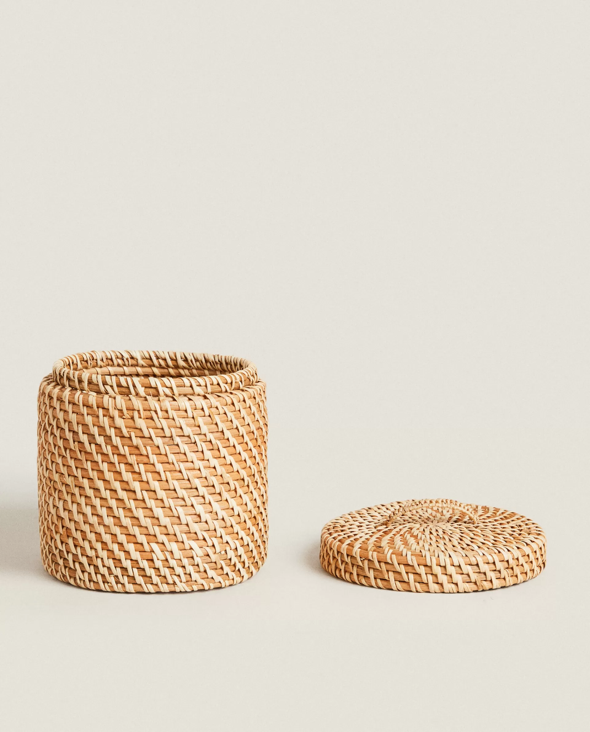 kids_rattan_hamper_with_lid_3-3.webp ZARA Home Kids' Rattan Hamper With Lid Natural Colour Fashion