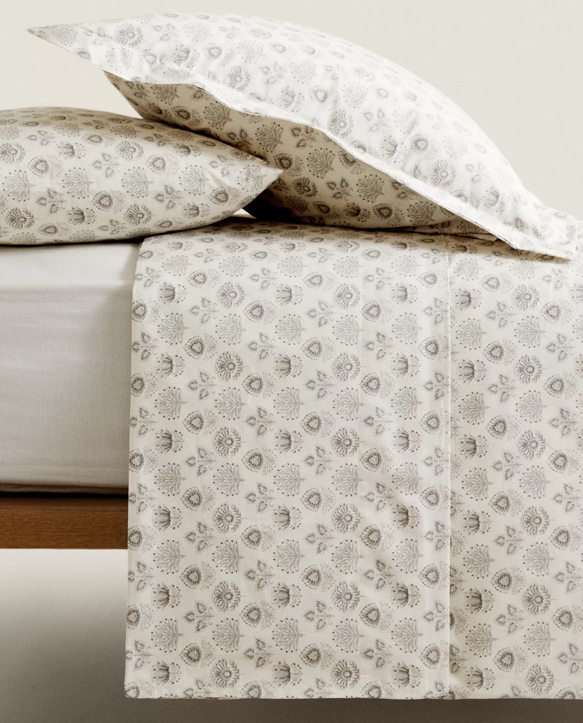 leaf_print_duvet_cover_3-2.webp ZARA Home Leaf Print Duvet Cover Cream Online