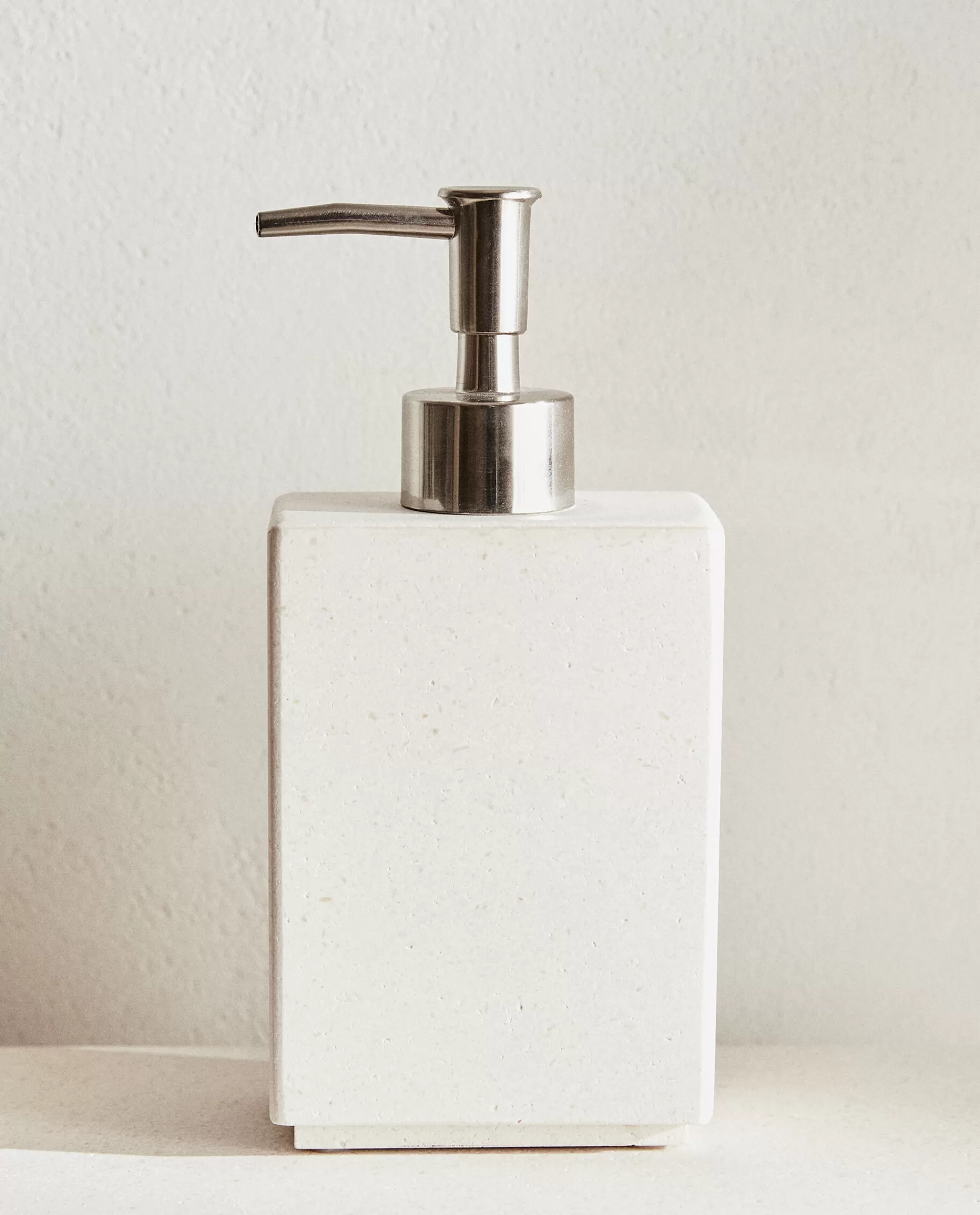 light_marble_bathroom_dispenser_2-1.webp ZARA Home Light Marble Bathroom Dispenser Oyster White Best
