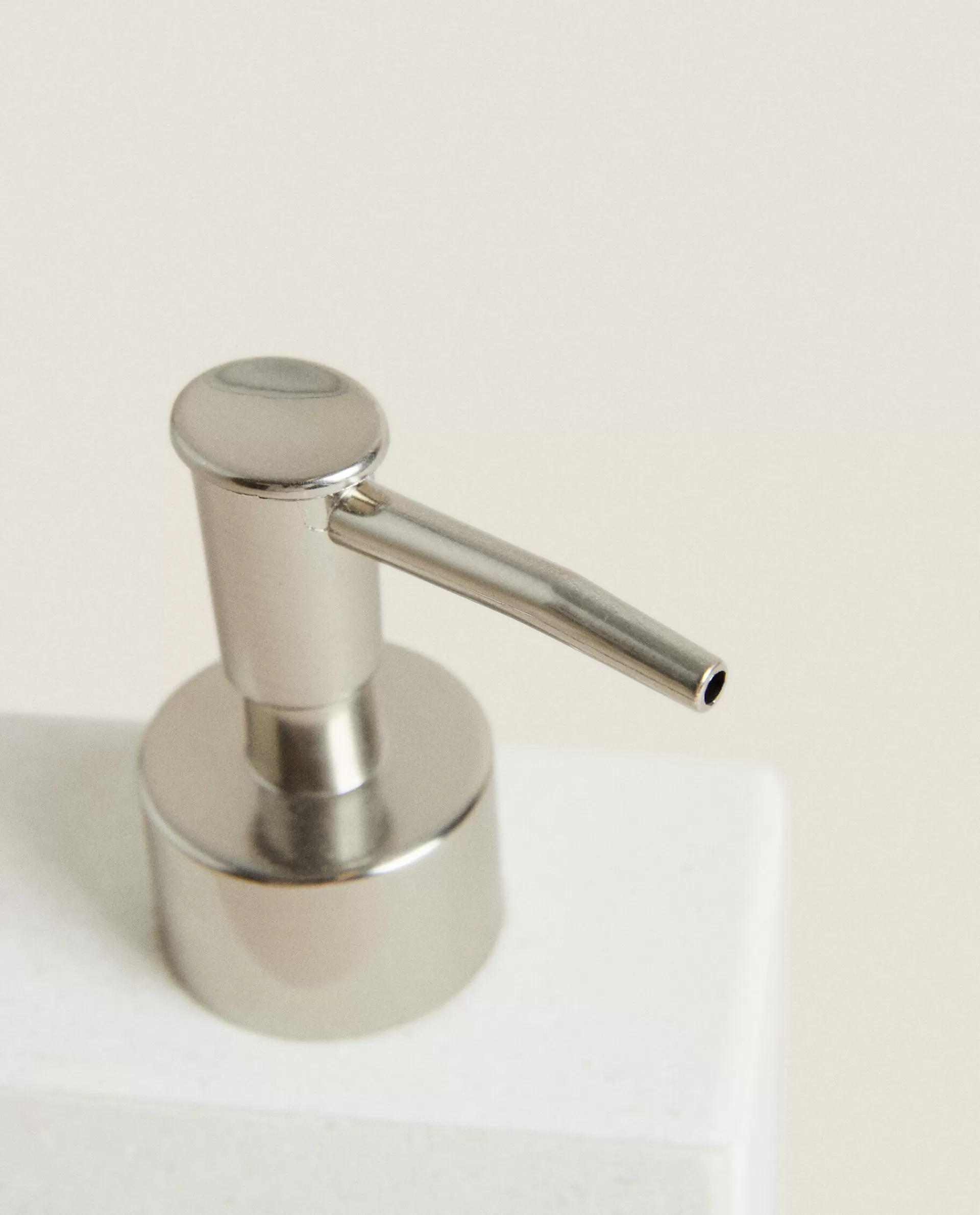 light_marble_bathroom_dispenser_3-1.webp ZARA Home Light Marble Bathroom Dispenser Oyster White Best