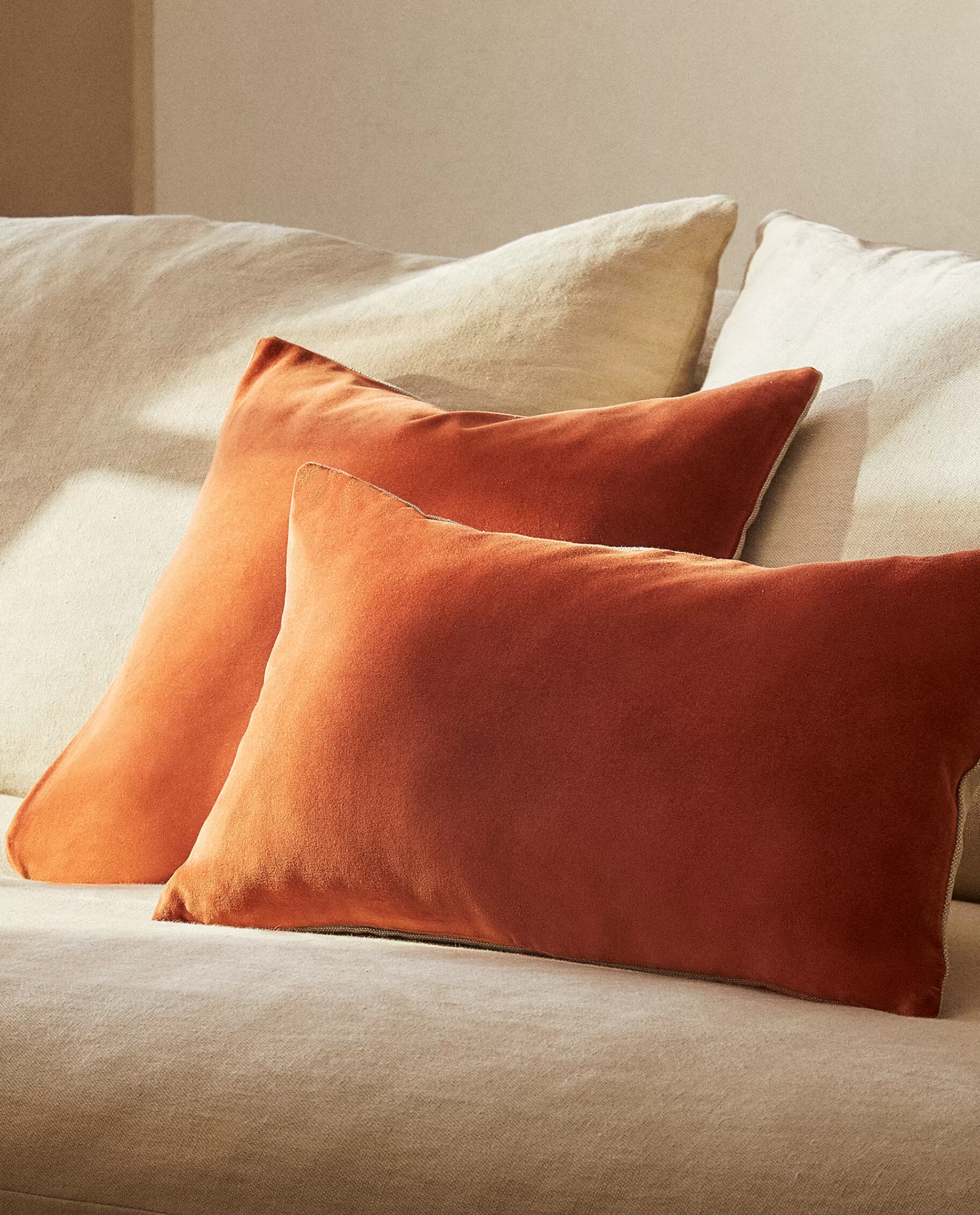 linen_and_velvet_throw_pillow_cover_2-5.webp ZARA Home Linen And Velvet Throw Pillow Cover Russet Cheap