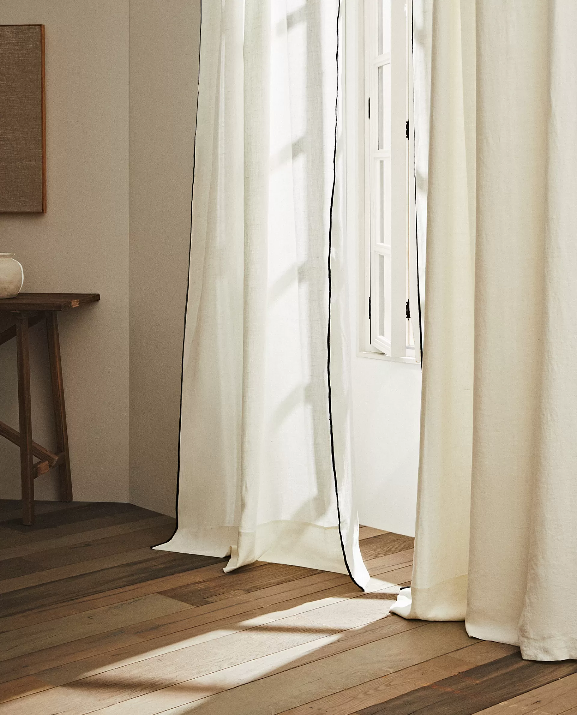 linen_overlock_curtain_2-3.webp ZARA Home Linen Overlock Curtain White Hot