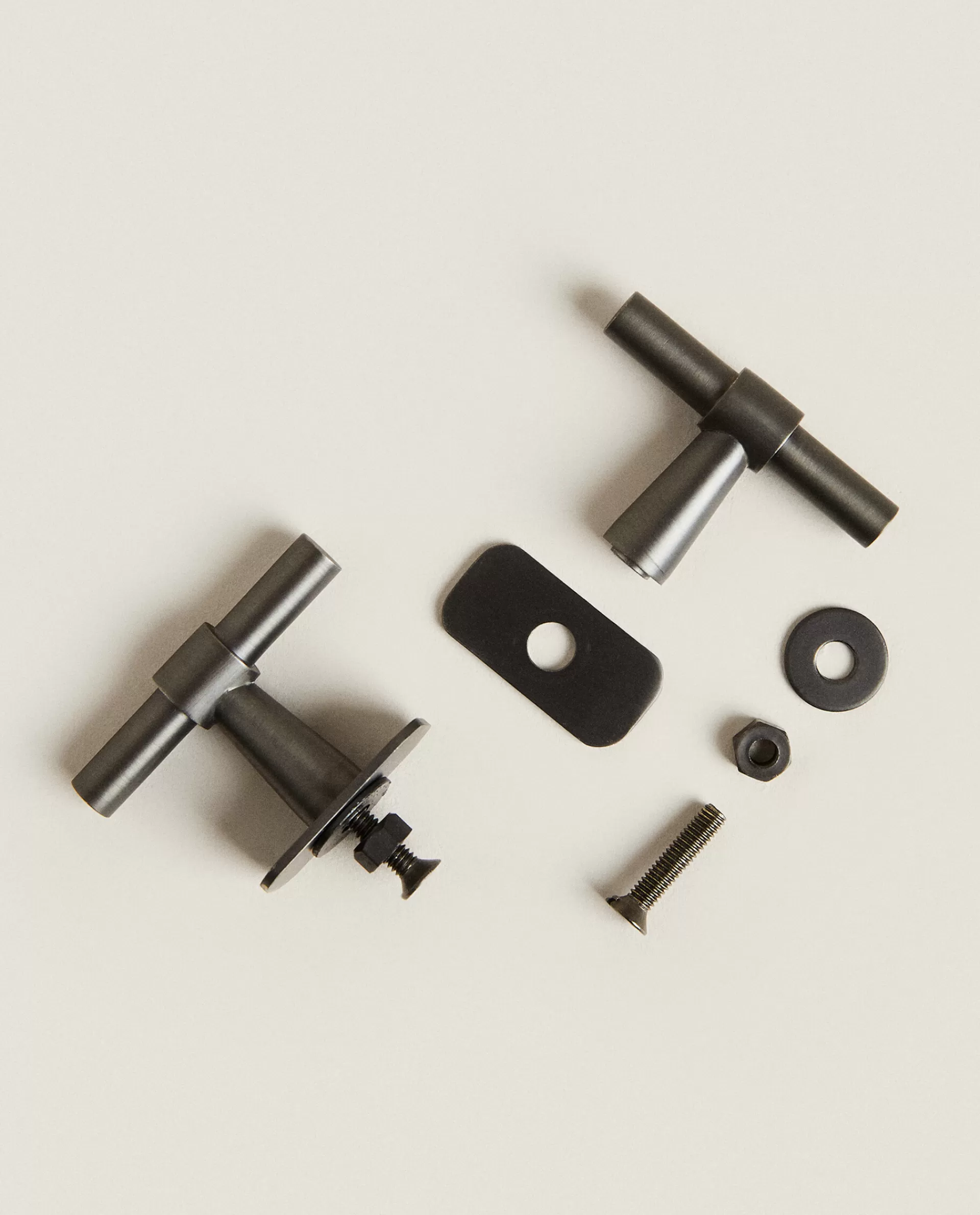 long_metal_door_knob_pack_of__4-1.webp ZARA Home Long Metal Door Knob (Pack Of 2) Grey Online