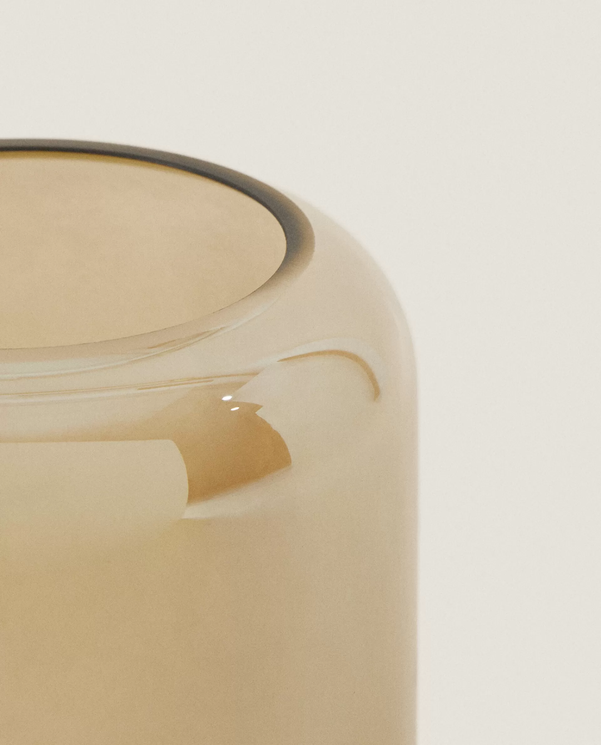 lustrous_glass_vase_3-1.webp ZARA Home Lustrous Glass Vase Golden Store