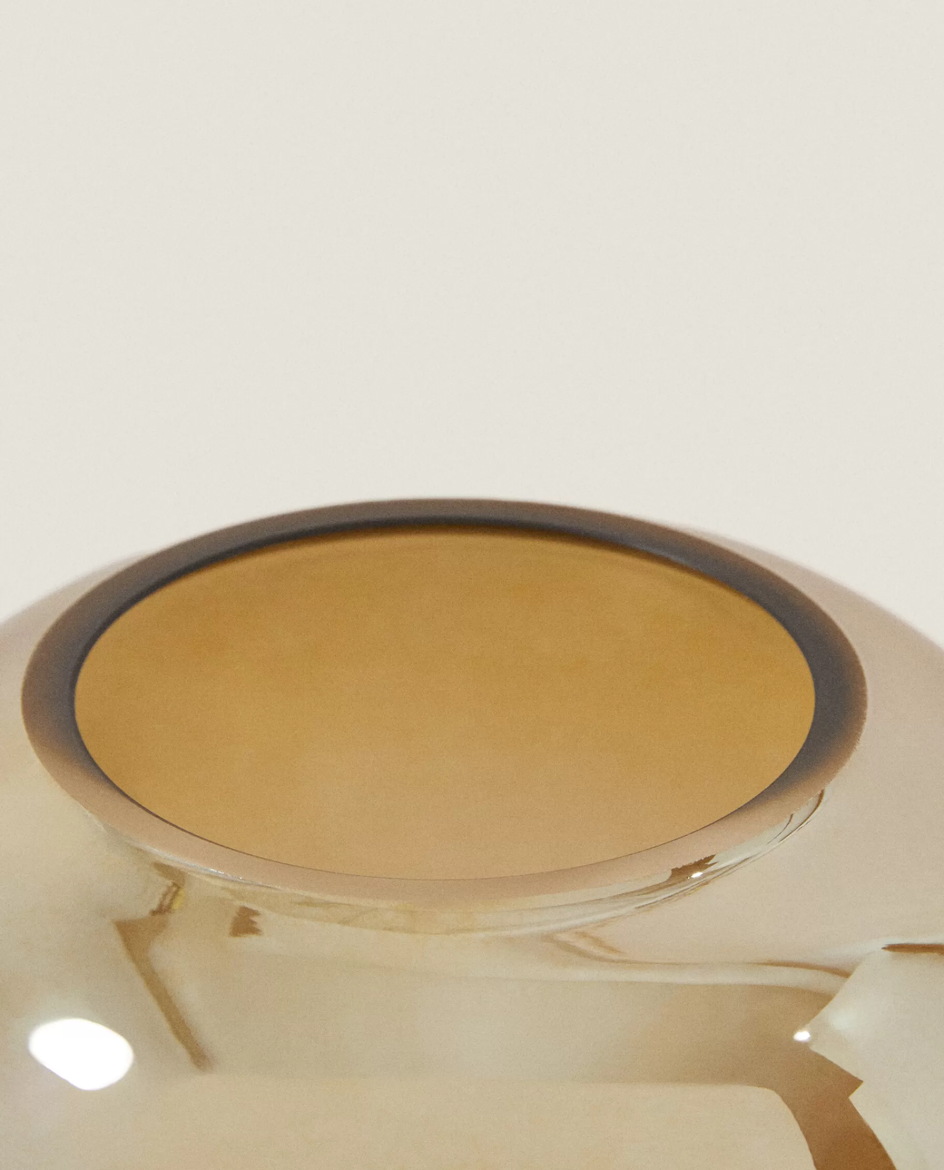 lustrous_glass_vase_4-1.webp ZARA Home Lustrous Glass Vase Golden Store