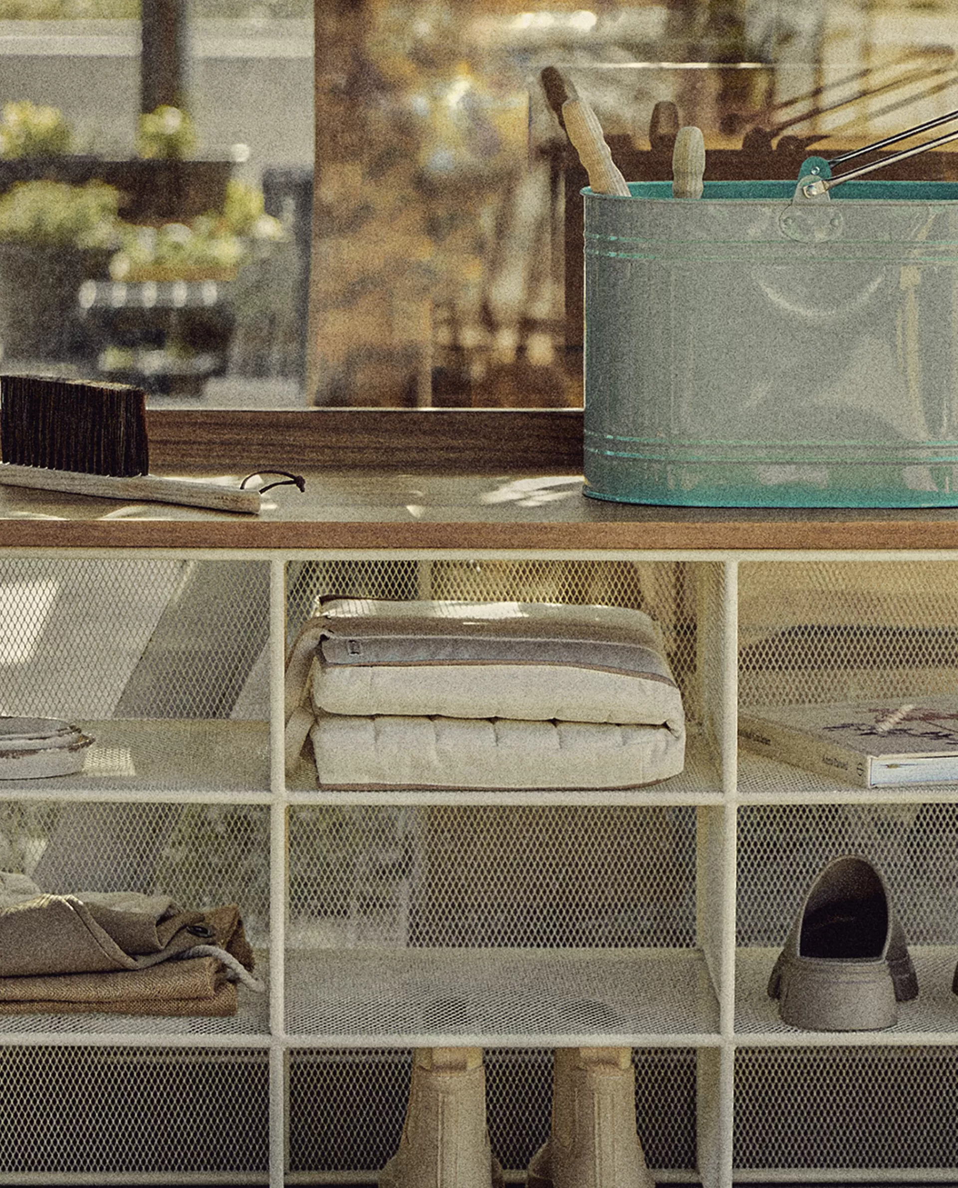 metal_and_wood_bench_2-1.webp ZARA Home Metal And Wood Bench Cream Shop