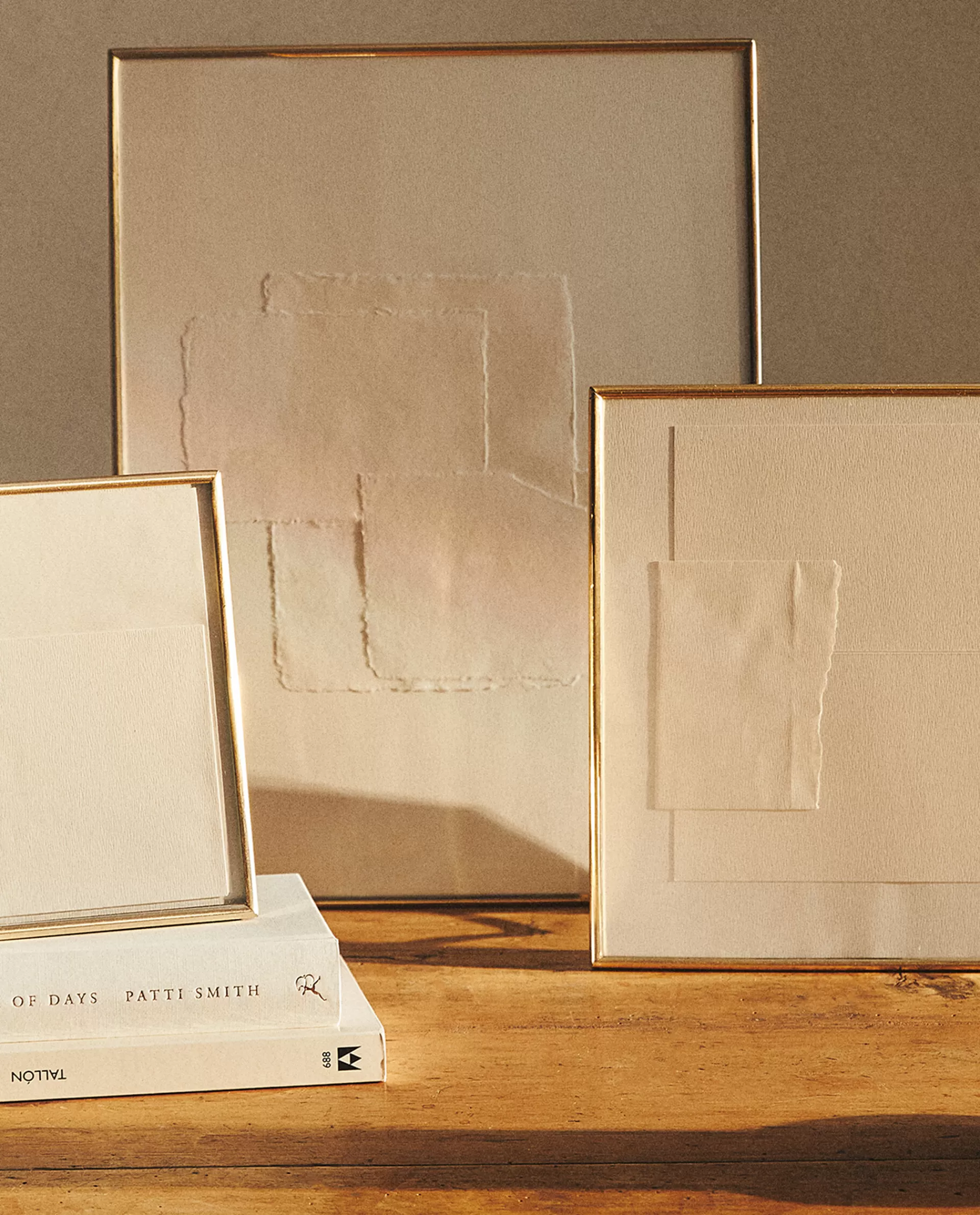 metal_frame_2-3.webp ZARA Home Metal Frame Golden New