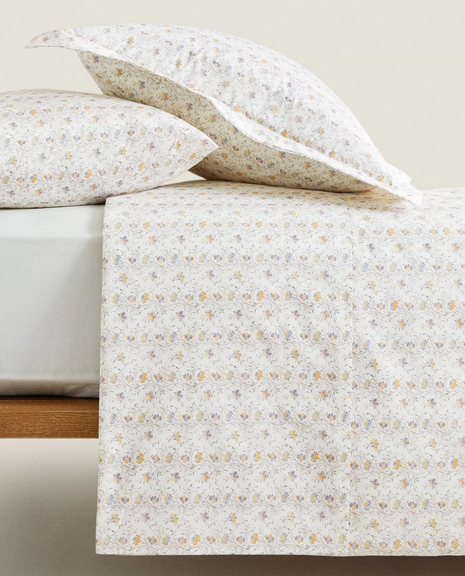 mini_floral_print_duvet_cover_3-1.webp ZARA Home Mini Floral Print Duvet Cover Oyster White Fashion