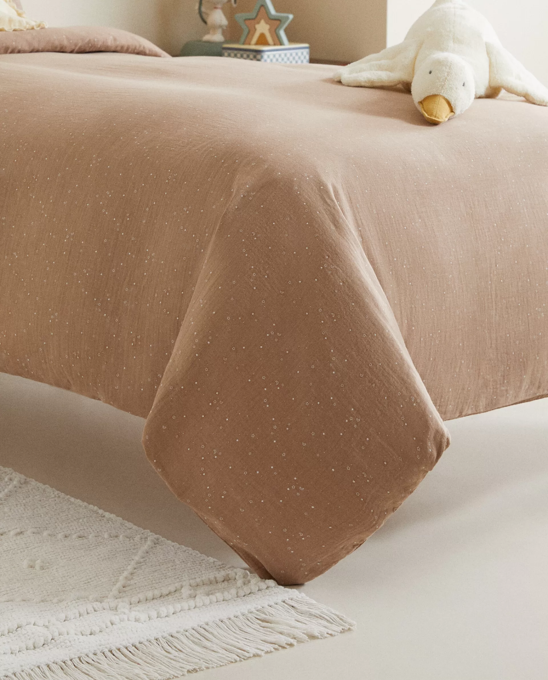 moons_and_stars_duvet_cover_4-2.webp ZARA Home Moons And Stars Duvet Cover Taupe Fashion