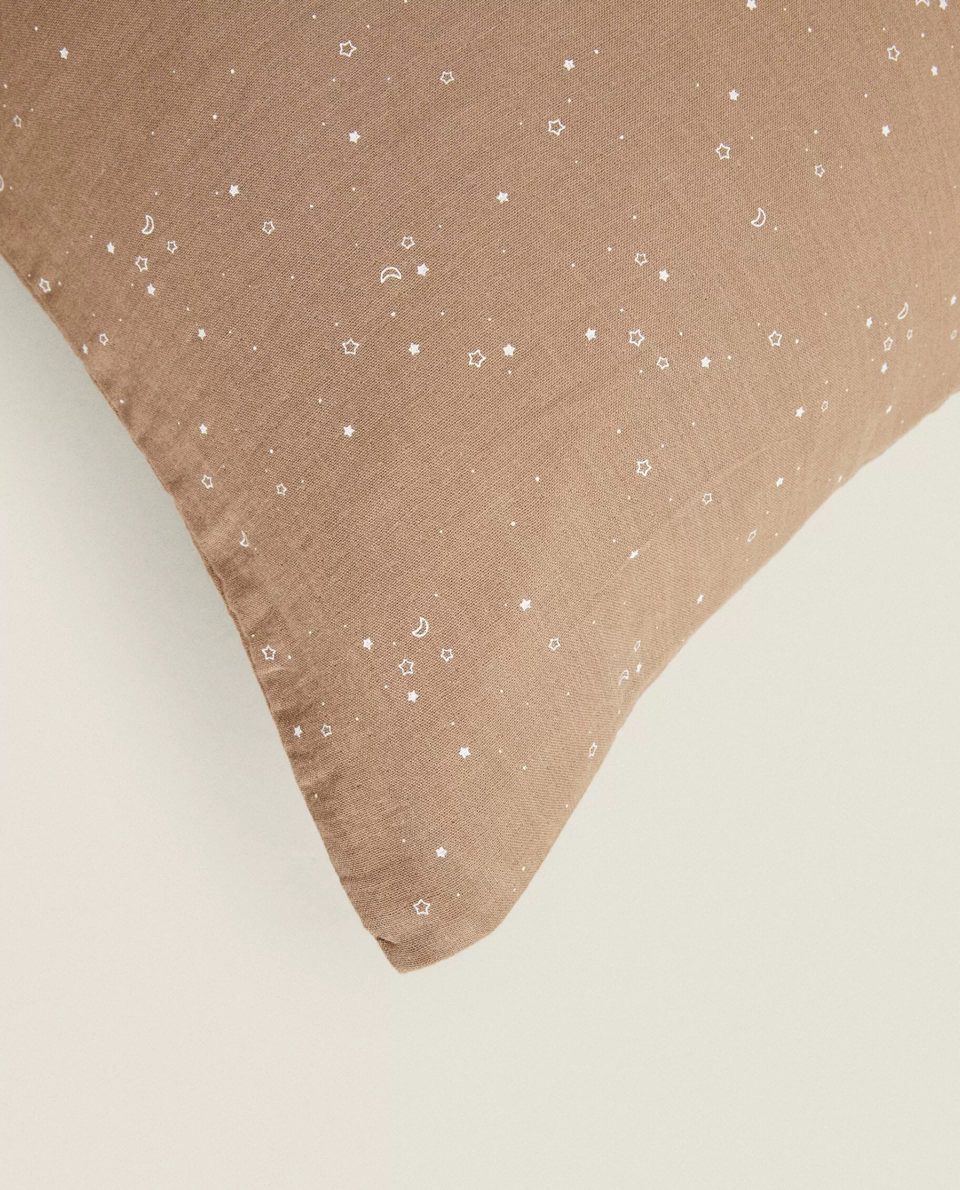 moons_and_stars_pillowcase_4-1.webp ZARA Home Moons And Stars Pillowcase Taupe Best