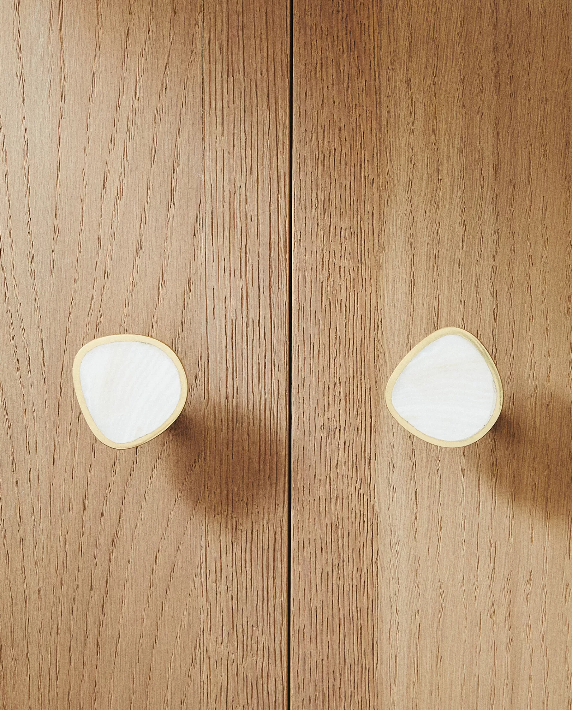 motherofpearl_effect_door_knob_pack_of__2-1.webp ZARA Home Mother-Of-Pearl Effect Door Knob (Pack Of 2) White Cheap