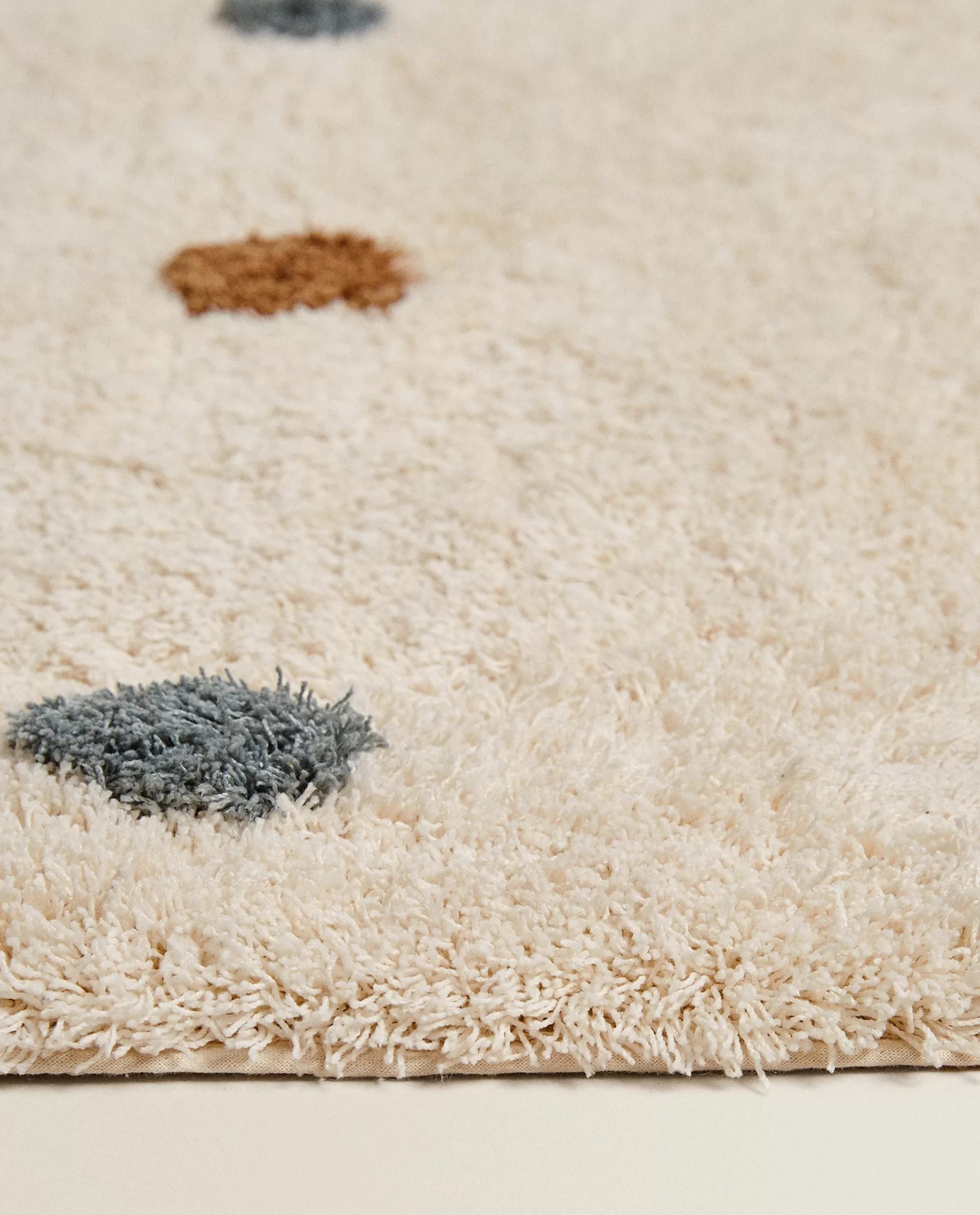 multicolored_dotted_rug_4-1.webp ZARA Home Multicolored Dotted Rug Cream Shop