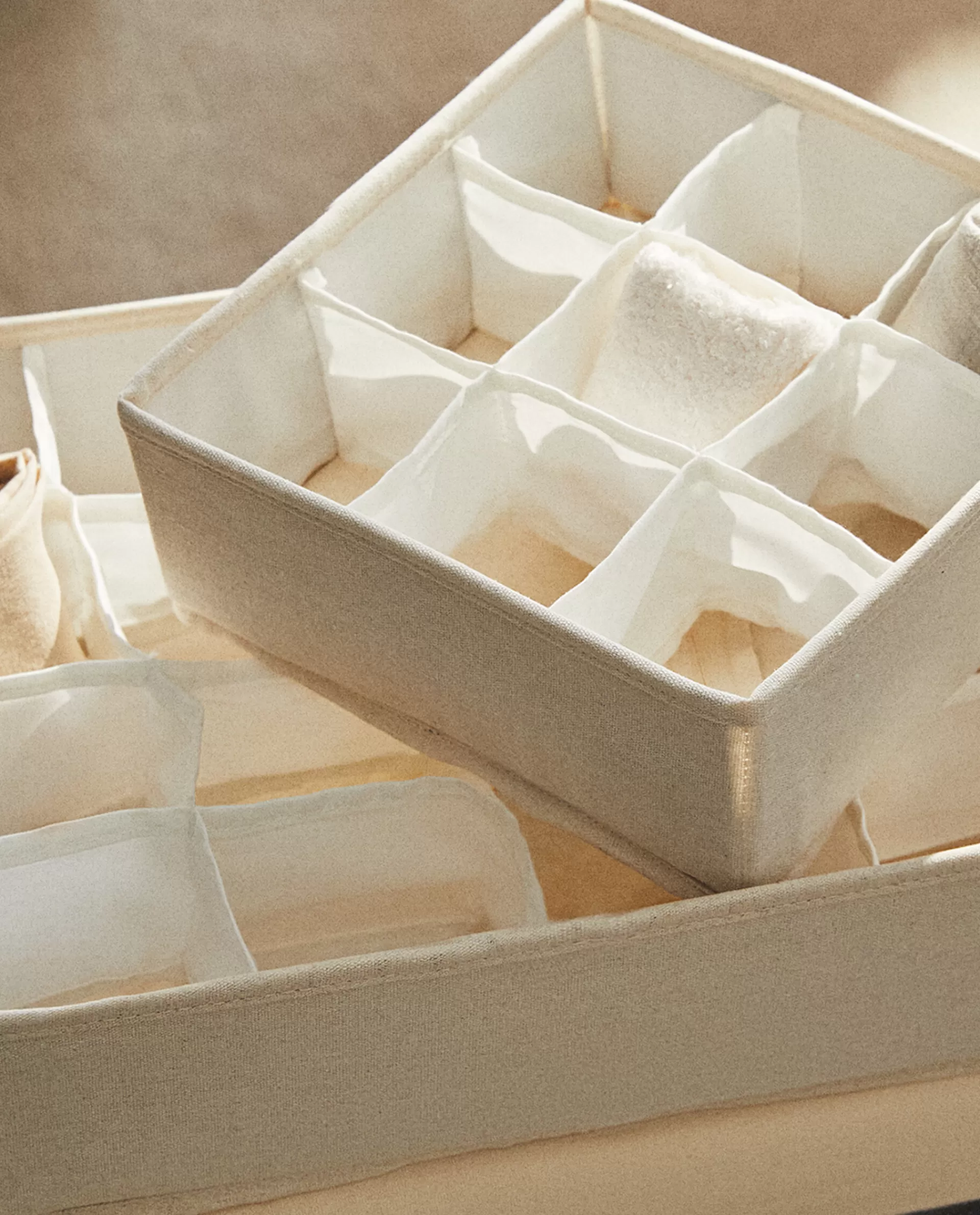 organizer_basket_with_compartments_2-1.webp ZARA Home Organizer Basket With Compartments Cream New